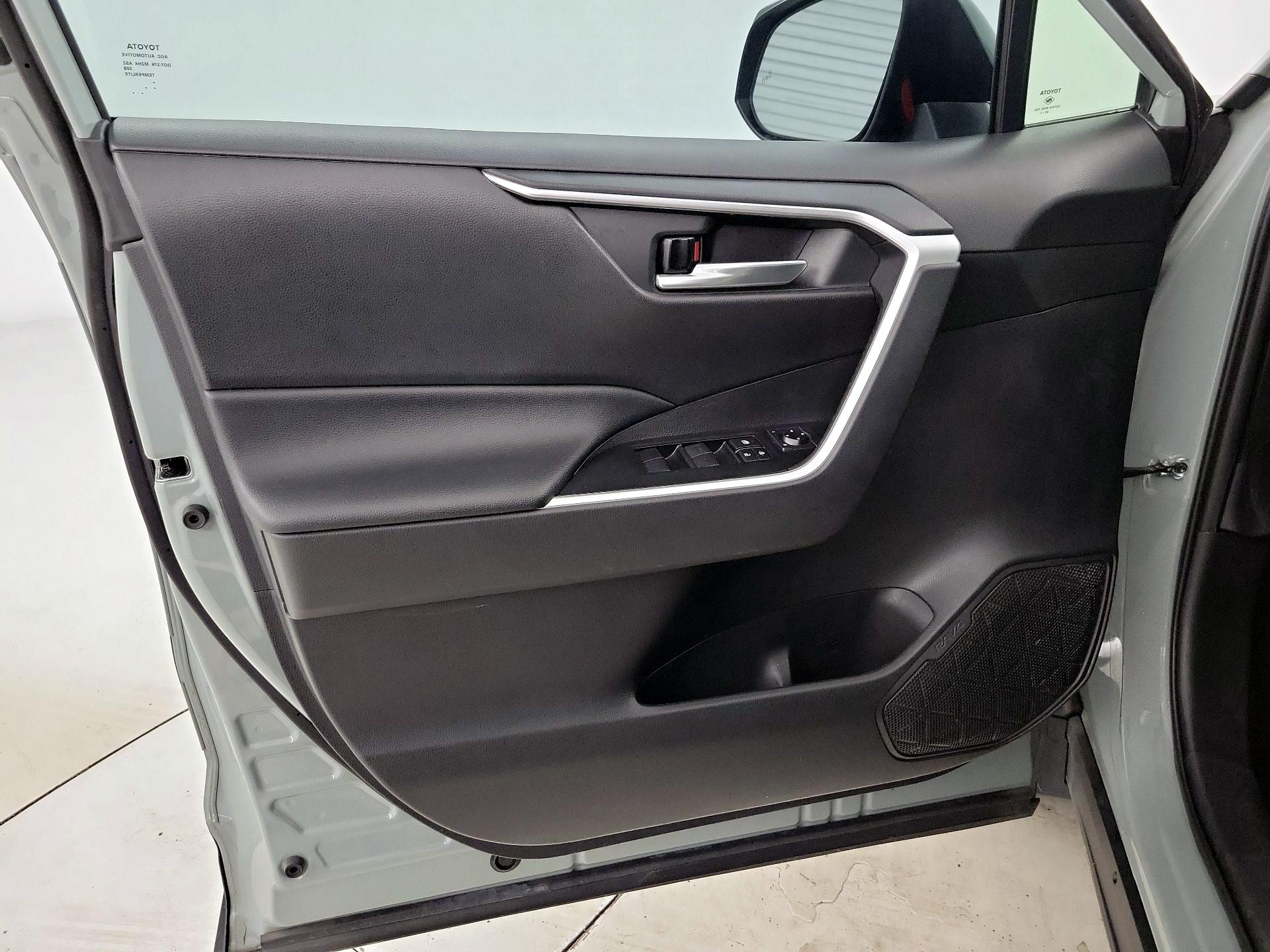 Thumbnail: 2021 Toyota RAV4 - 12