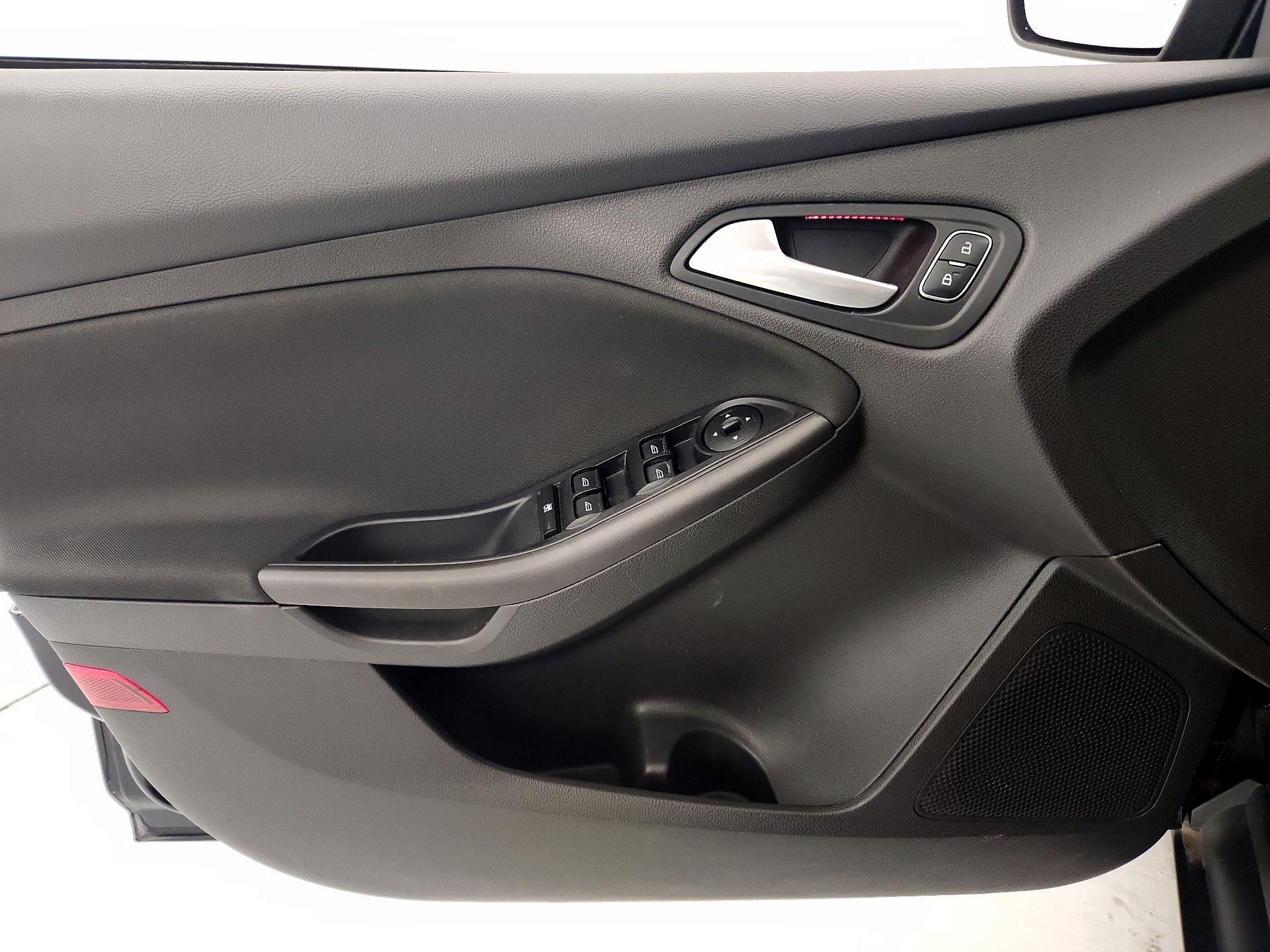 Thumbnail: 2016 Ford Focus - 12