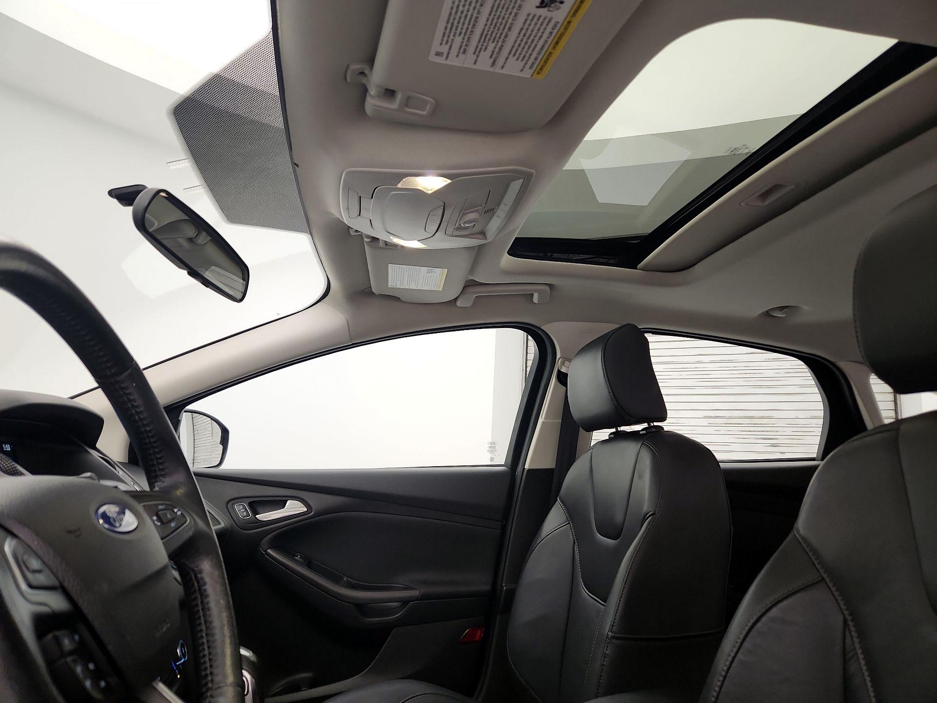 Thumbnail: 2016 Ford Focus - 19
