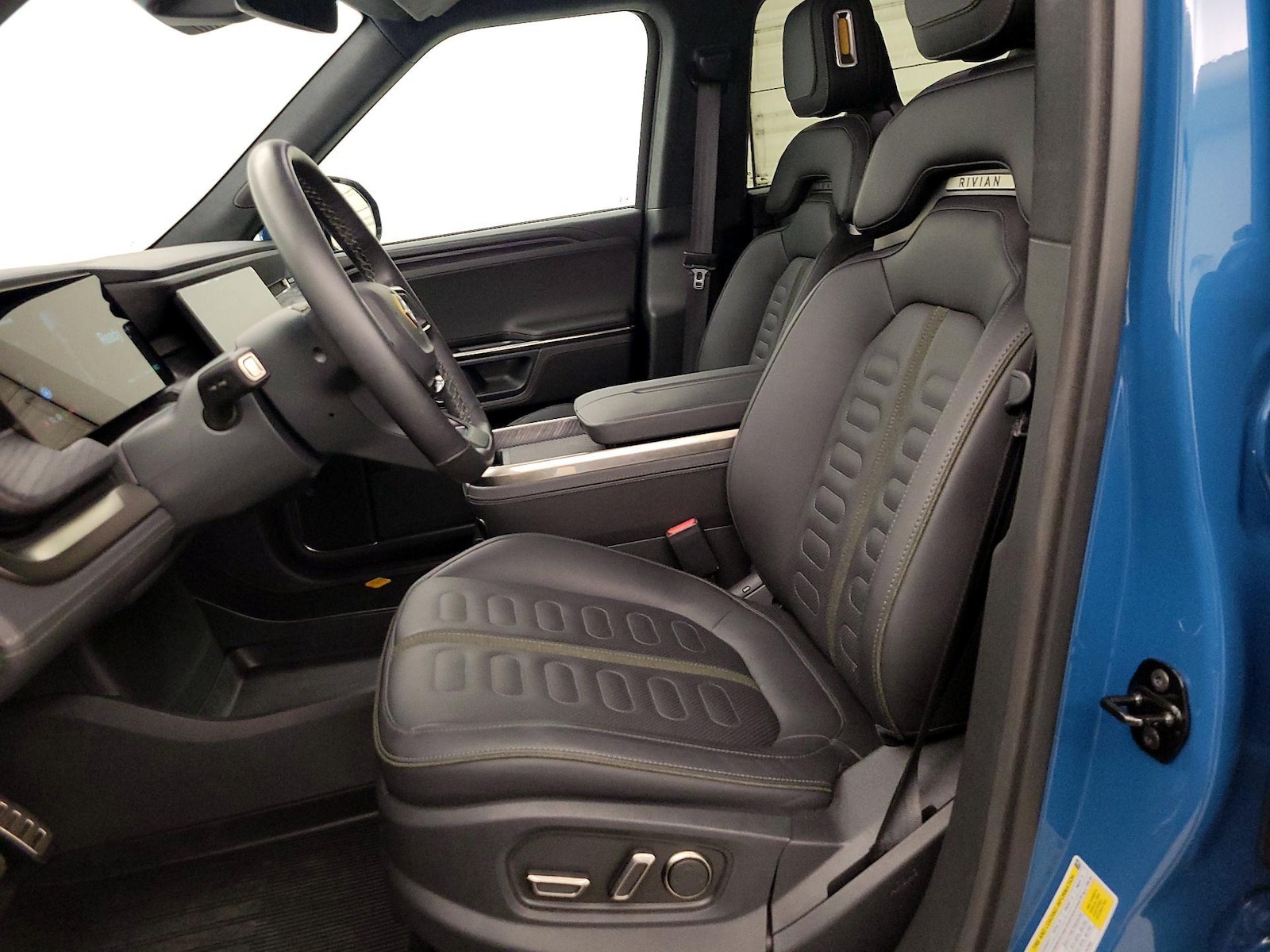2023 Rivian R1T Adventure - Photo 12