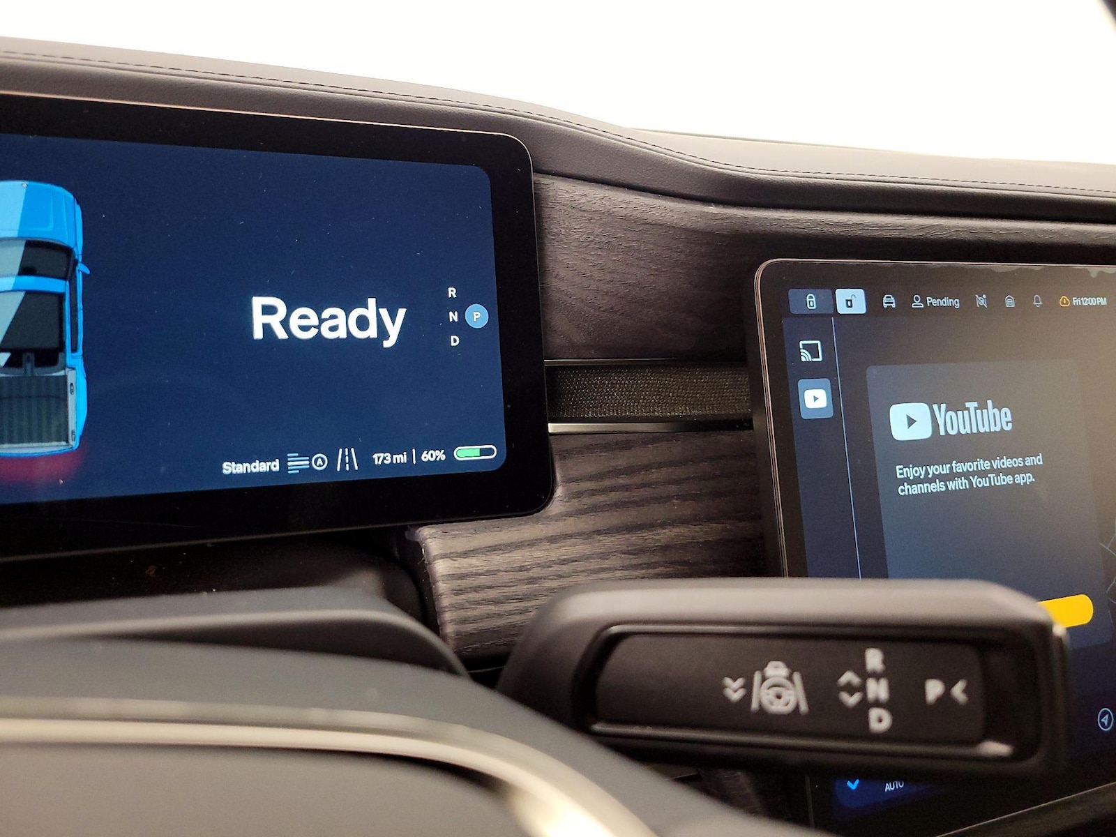 2023 Rivian R1T Adventure - Photo 18