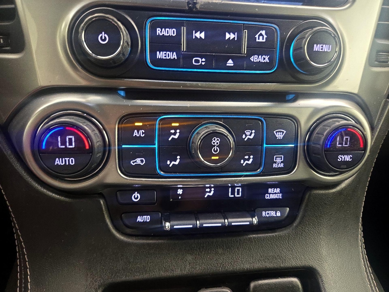2019 Chevrolet Tahoe LS - Photo 17