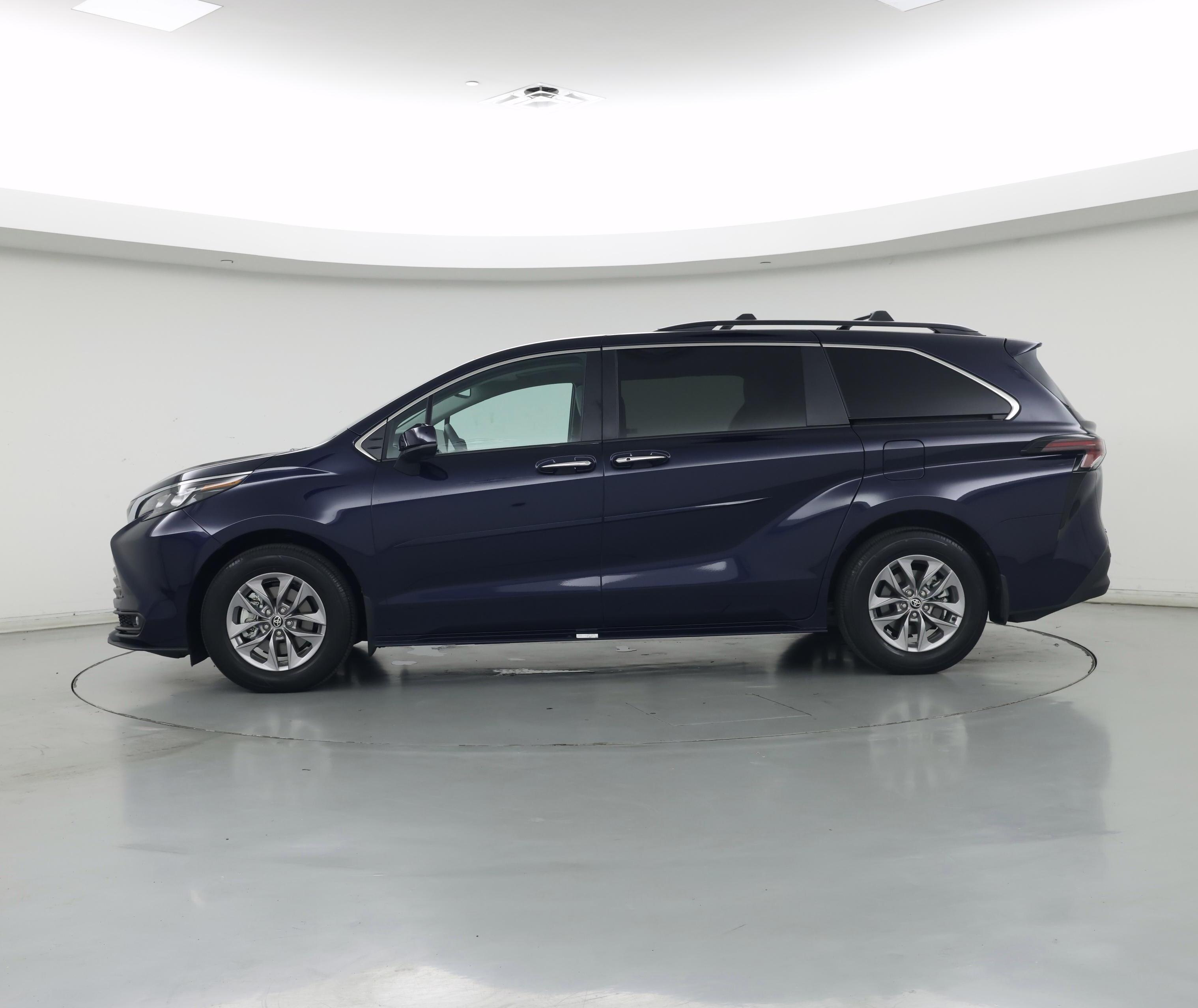 Thumbnail: 2026 Toyota Sienna - 3