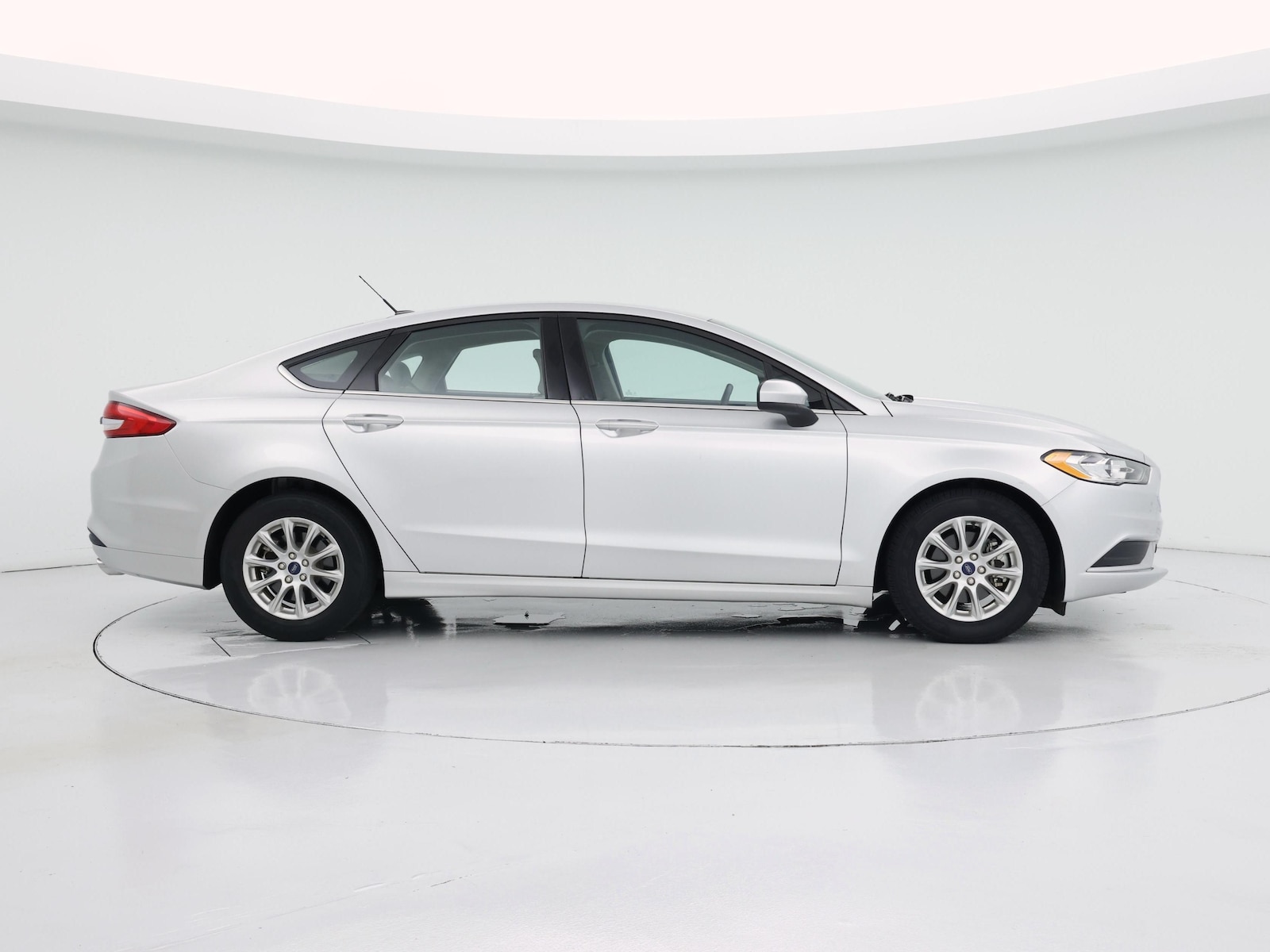 2018 Ford Fusion S - Photo 8