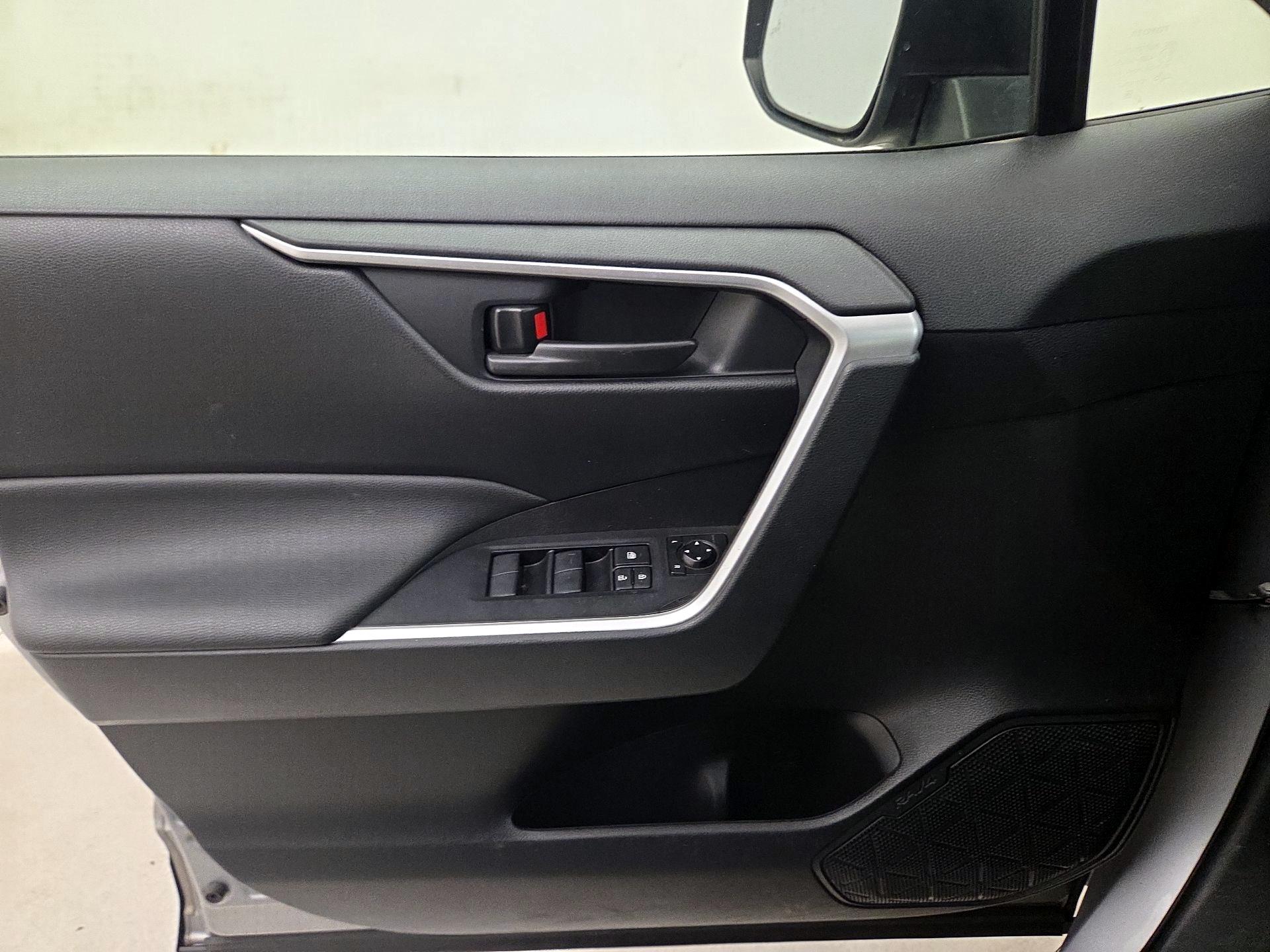 Thumbnail: 2022 Toyota RAV4 - 12
