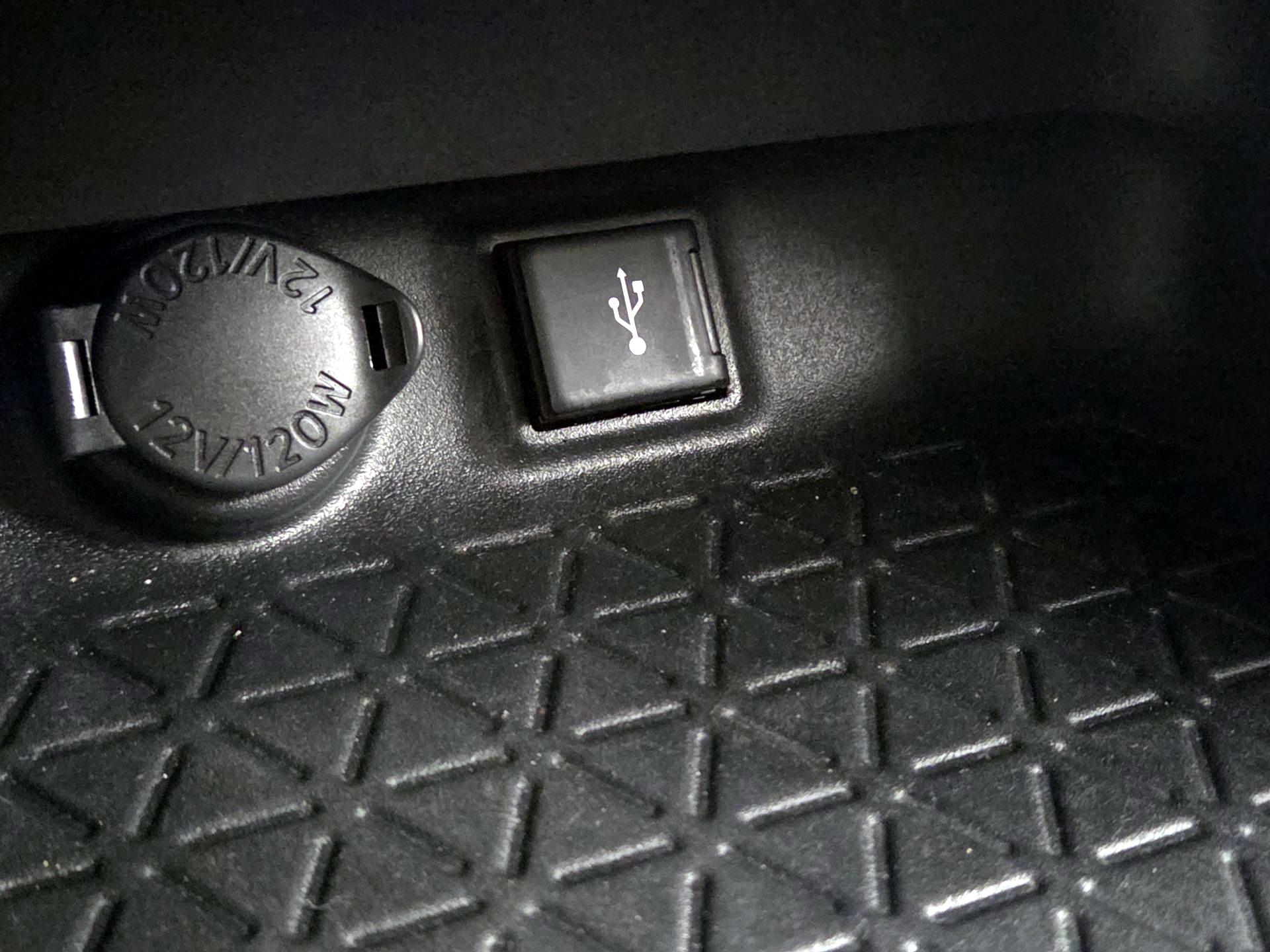 Thumbnail: 2022 Toyota RAV4 - 18