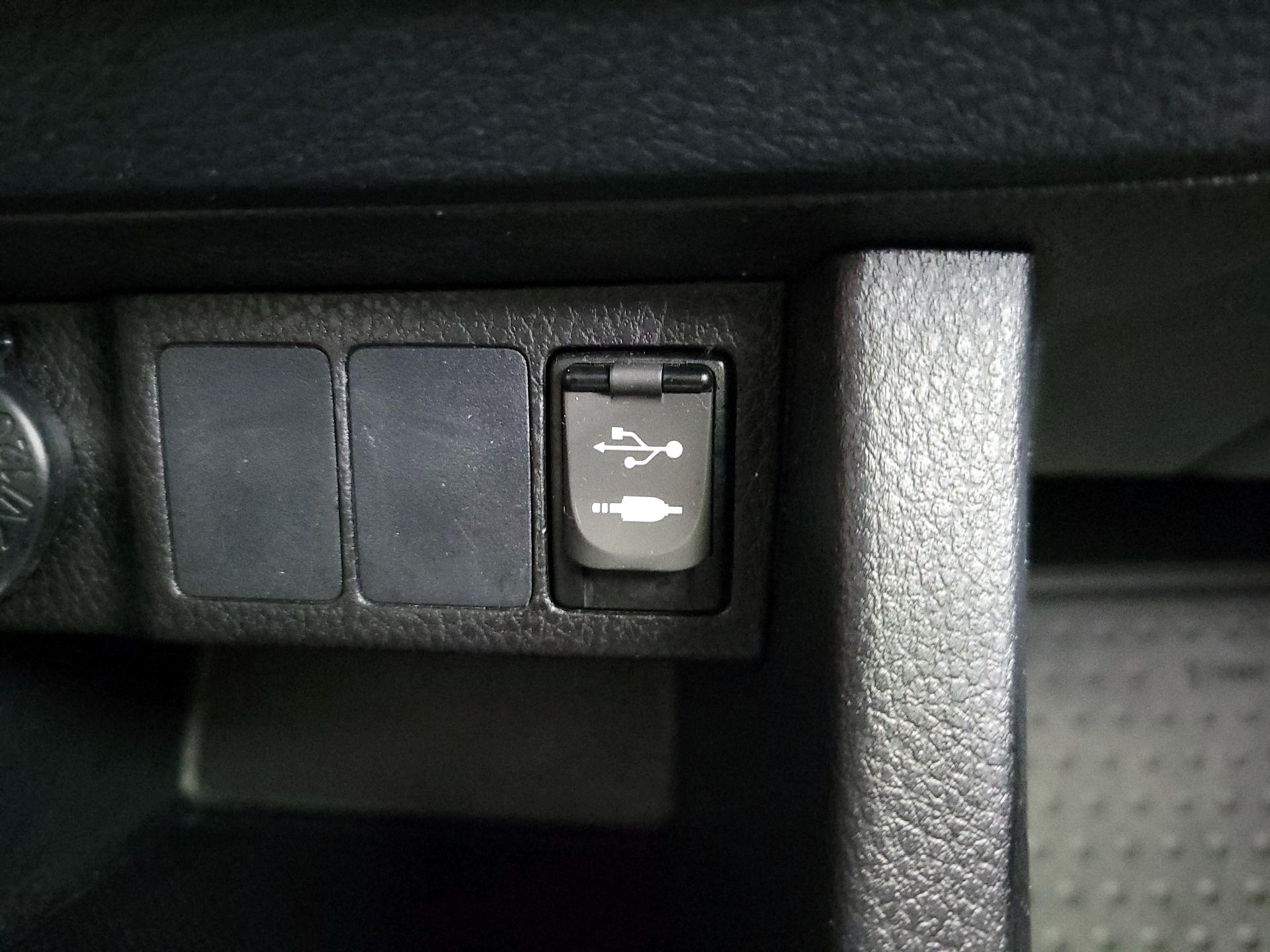 Thumbnail: 2016 Toyota Corolla - 18