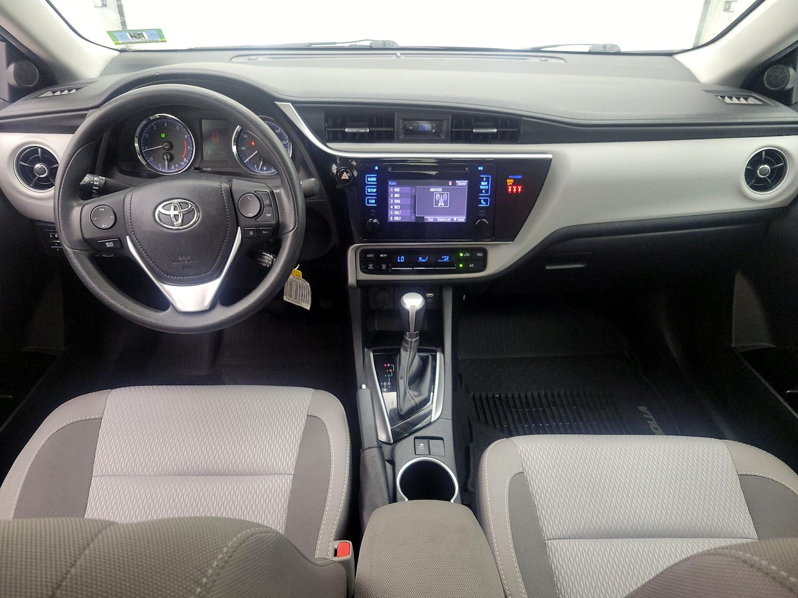 2018 Toyota Corolla LE - Photo 10