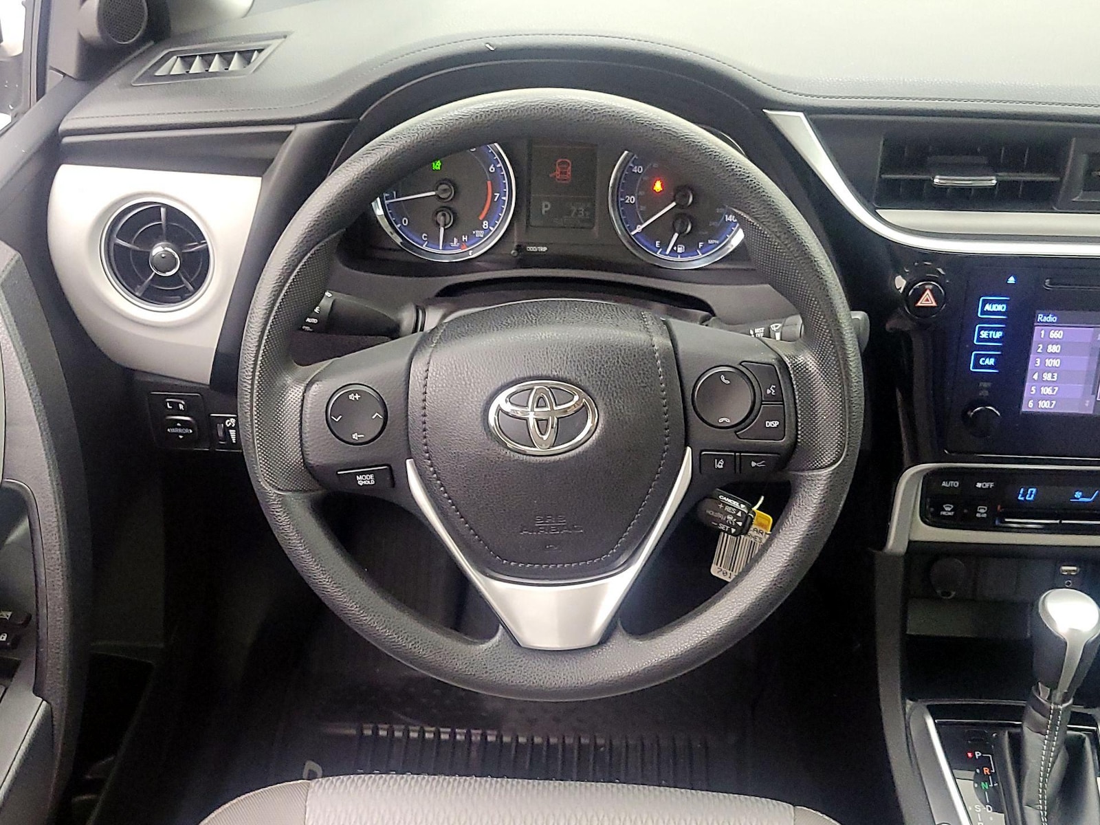 2018 Toyota Corolla LE - Photo 11