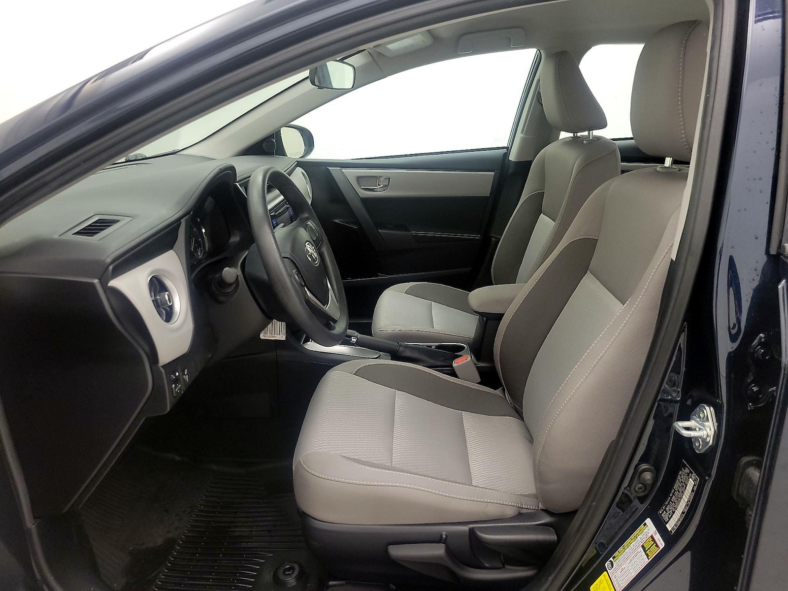2018 Toyota Corolla LE - Photo 12