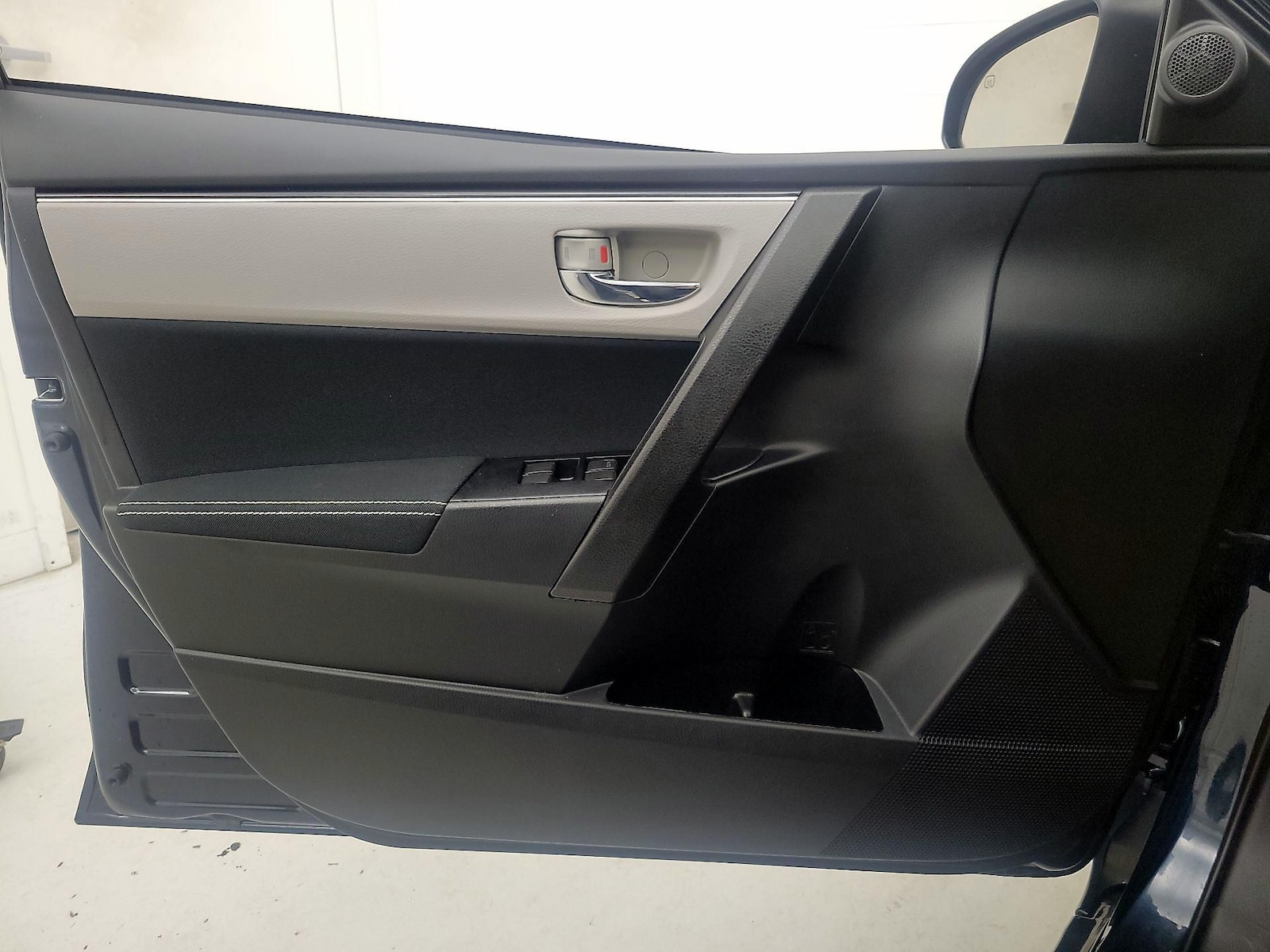 2018 Toyota Corolla LE - Photo 13
