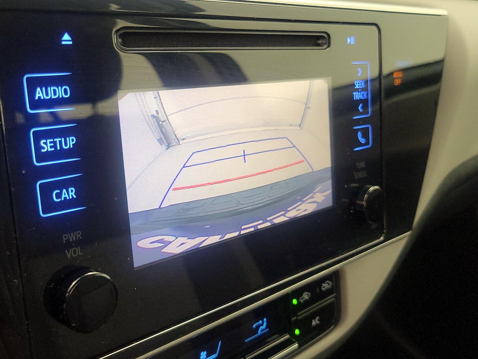 2018 Toyota Corolla LE - Photo 15