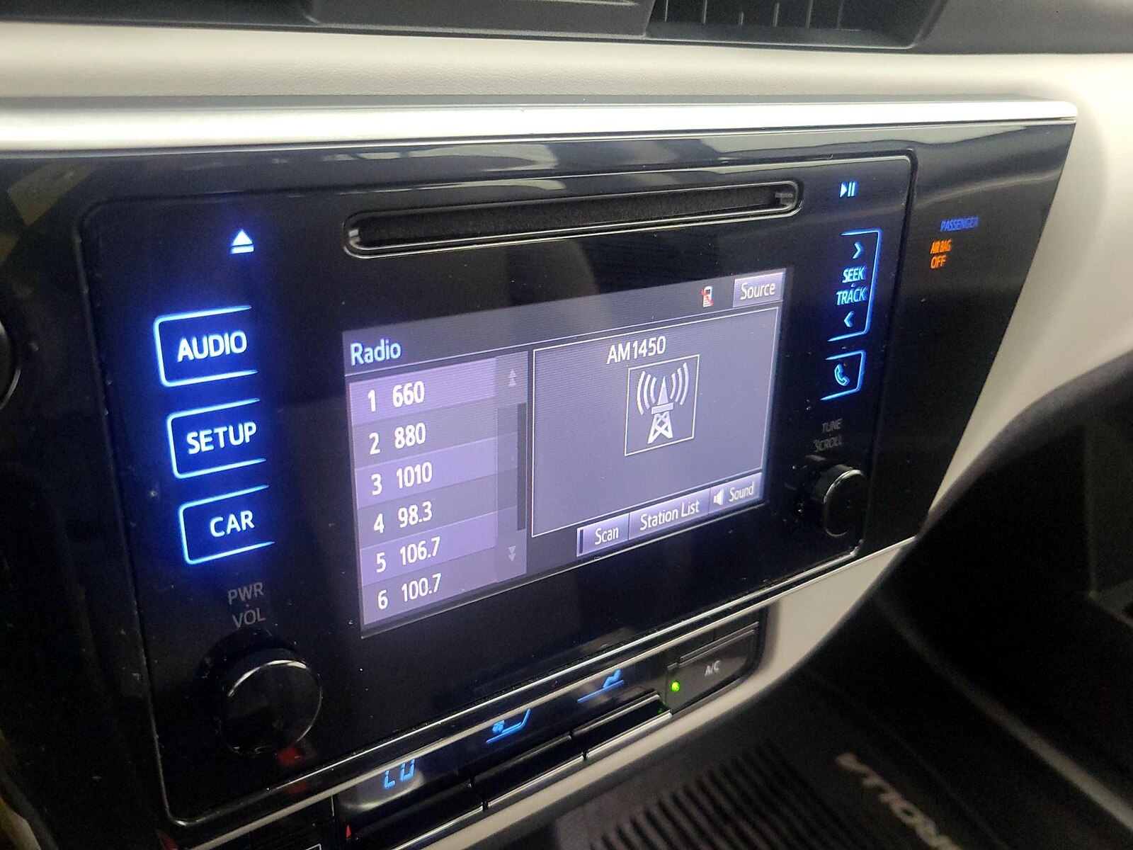 2018 Toyota Corolla LE - Photo 16