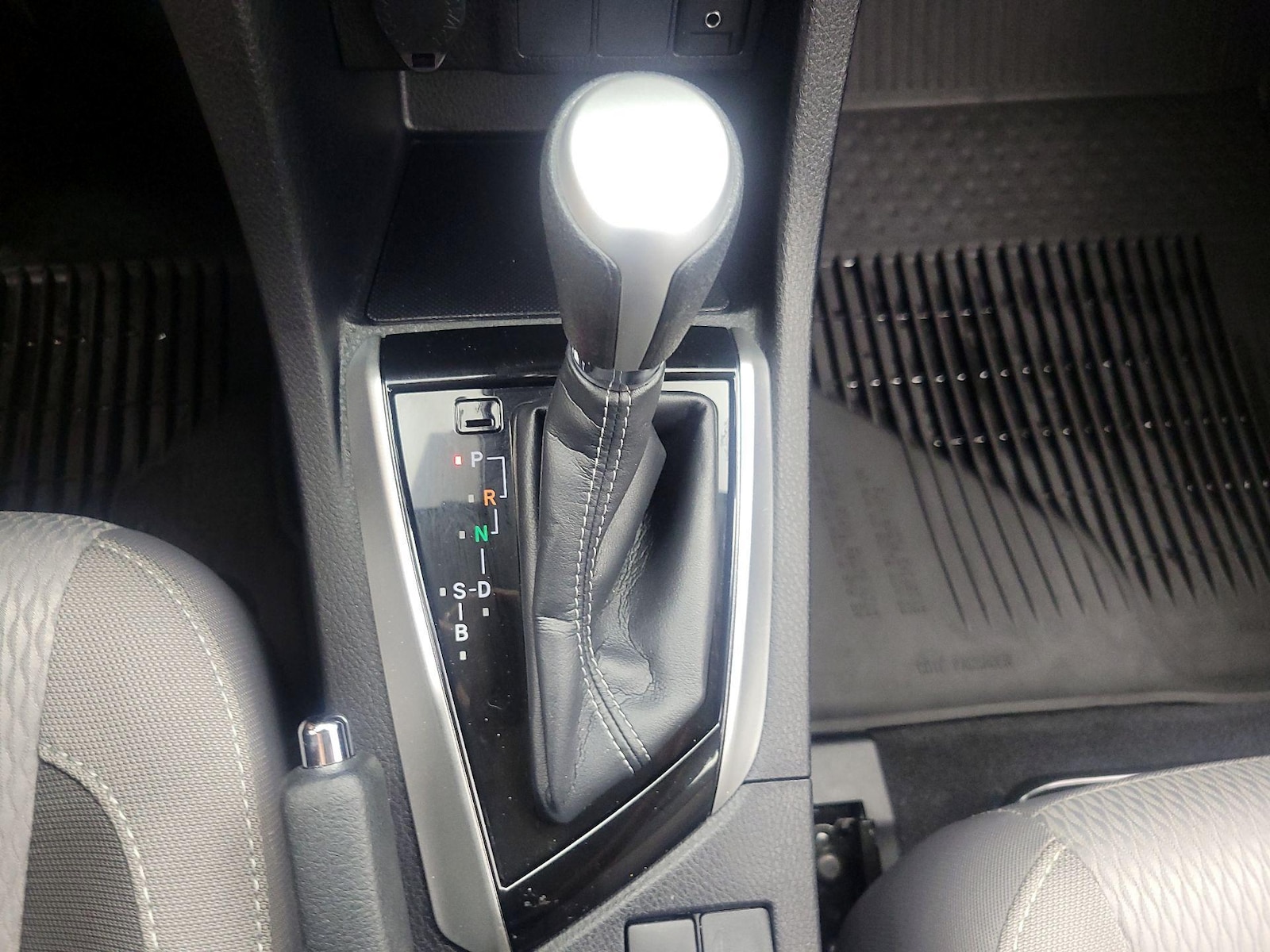 2018 Toyota Corolla LE - Photo 18