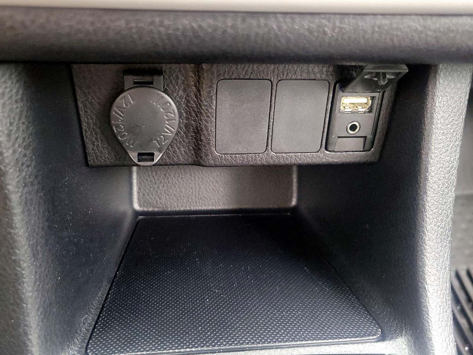 2018 Toyota Corolla LE - Photo 19