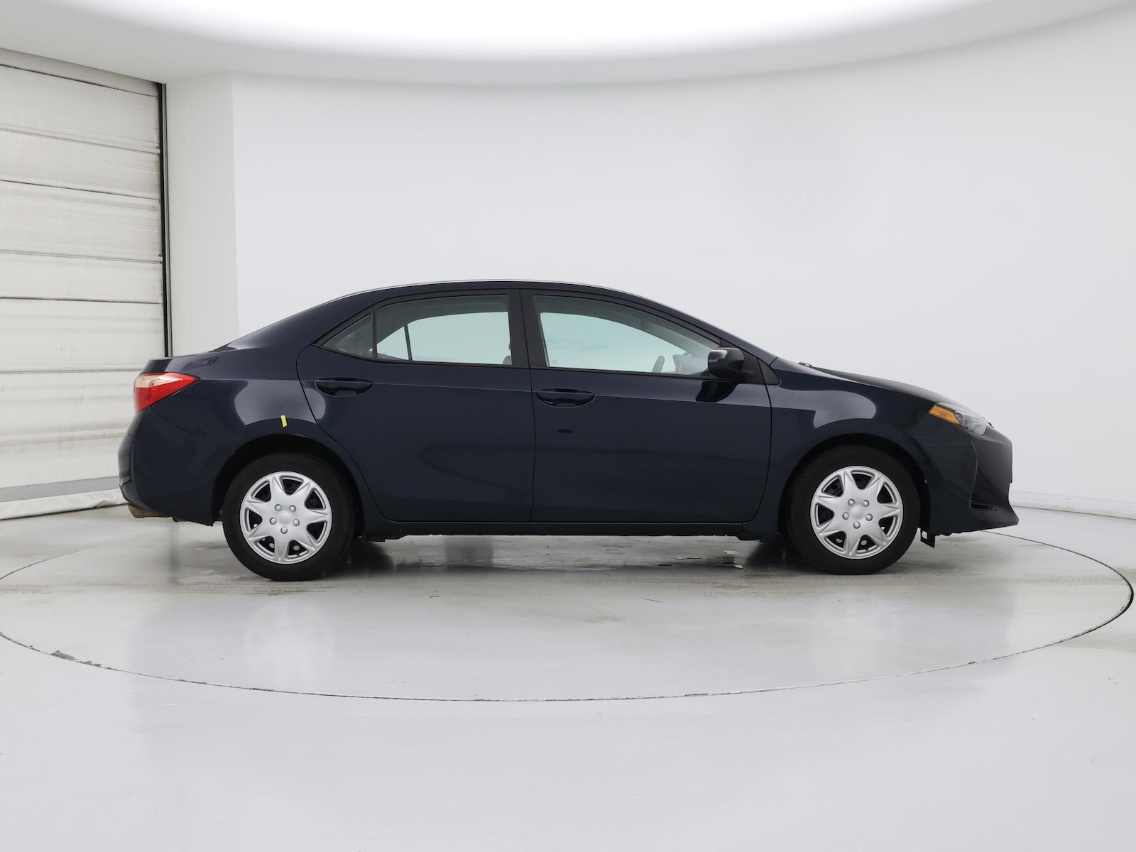 2018 Toyota Corolla LE - Photo 8