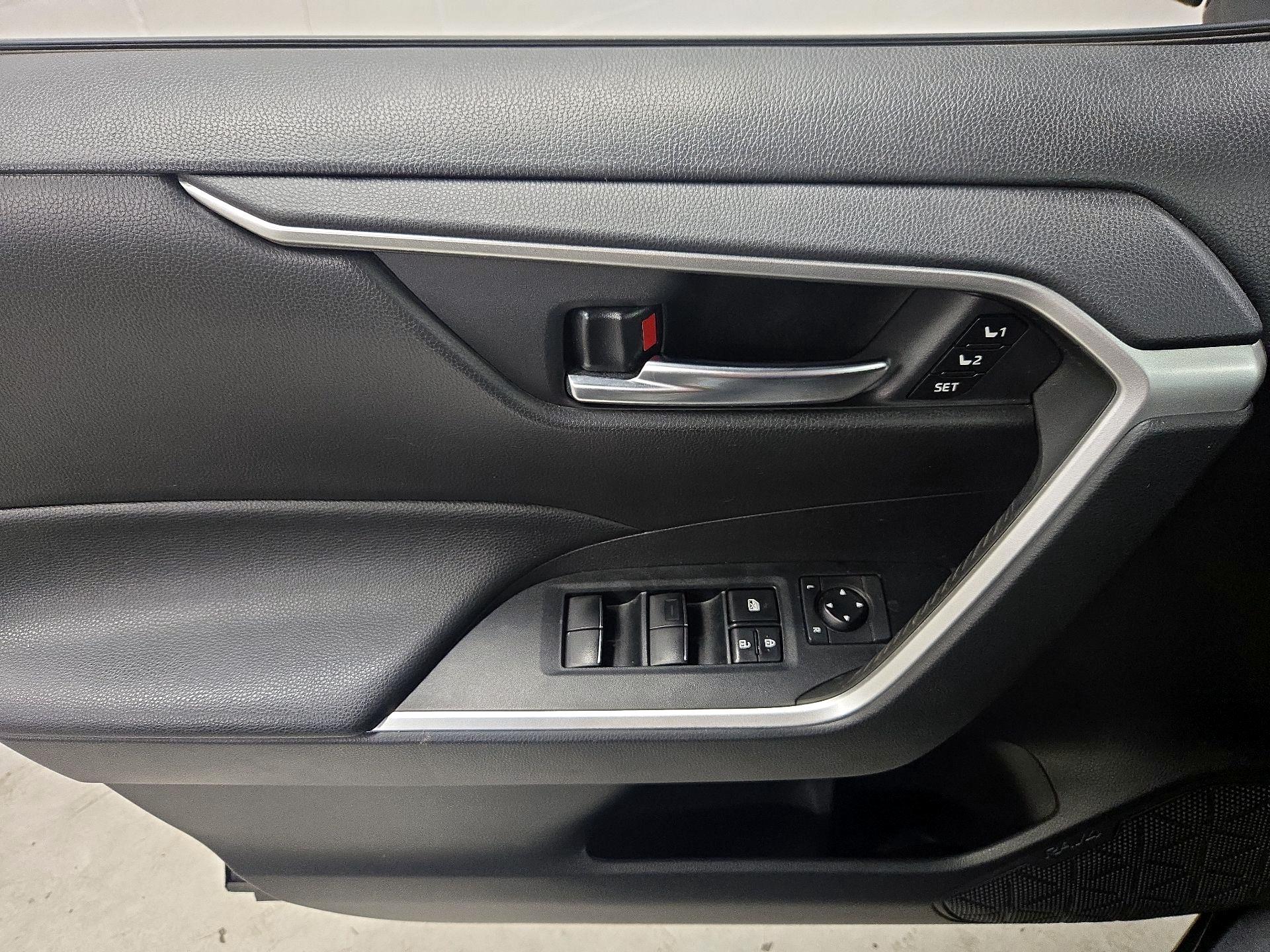 Thumbnail: 2021 Toyota RAV4 - 12