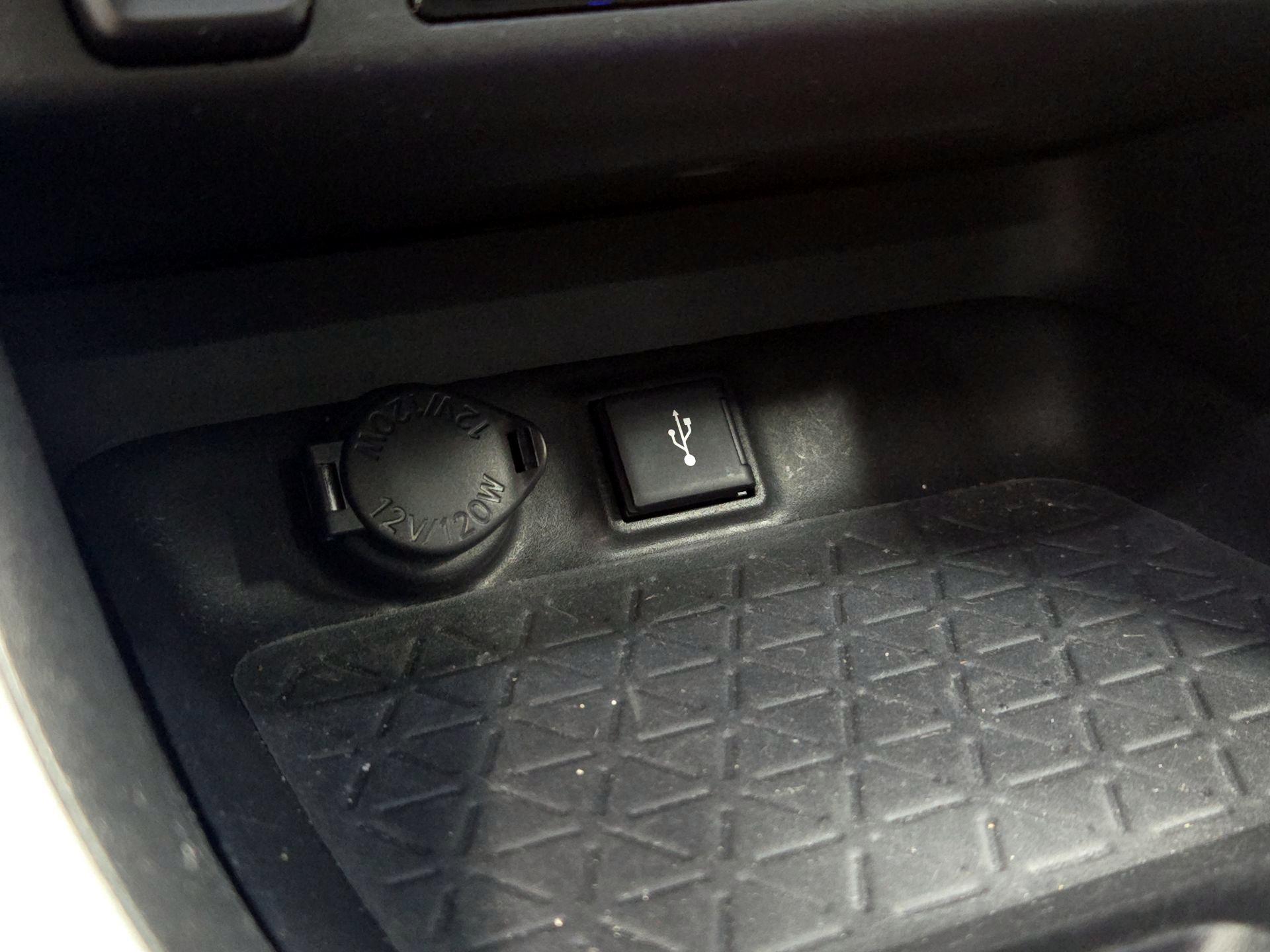 Thumbnail: 2021 Toyota RAV4 - 18