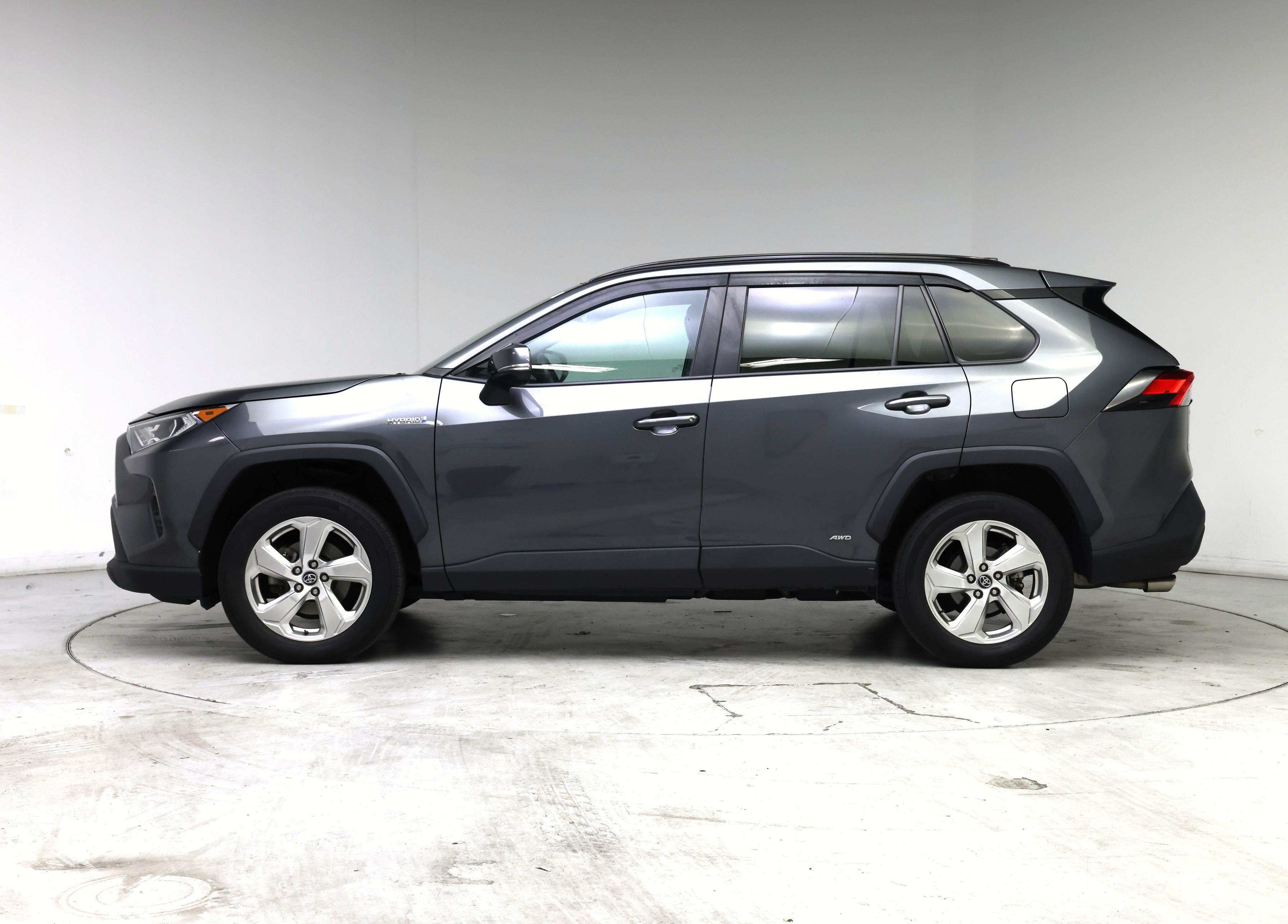 Thumbnail: 2021 Toyota RAV4 - 3