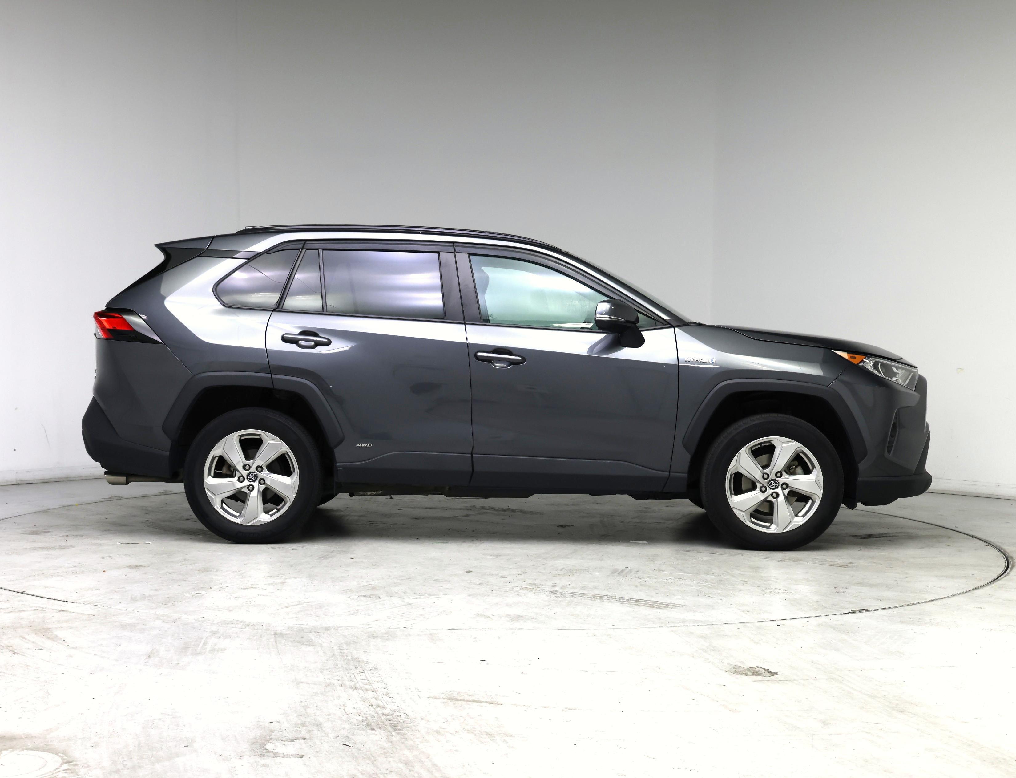 Thumbnail: 2021 Toyota RAV4 - 7