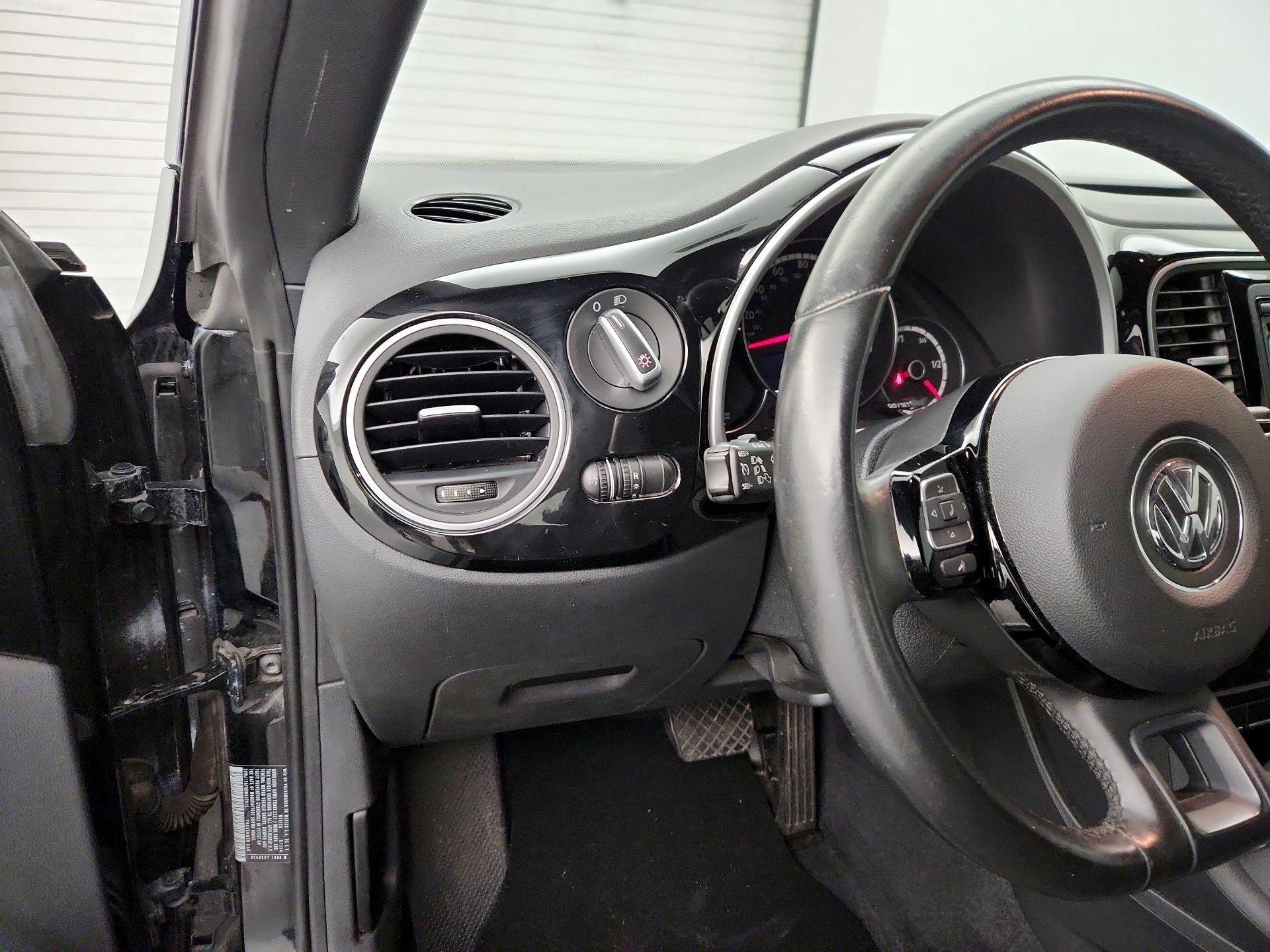 Thumbnail: 2014 Volkswagen Beetle - 13
