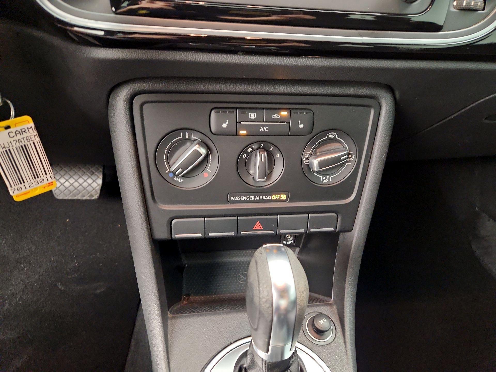 Thumbnail: 2014 Volkswagen Beetle - 15