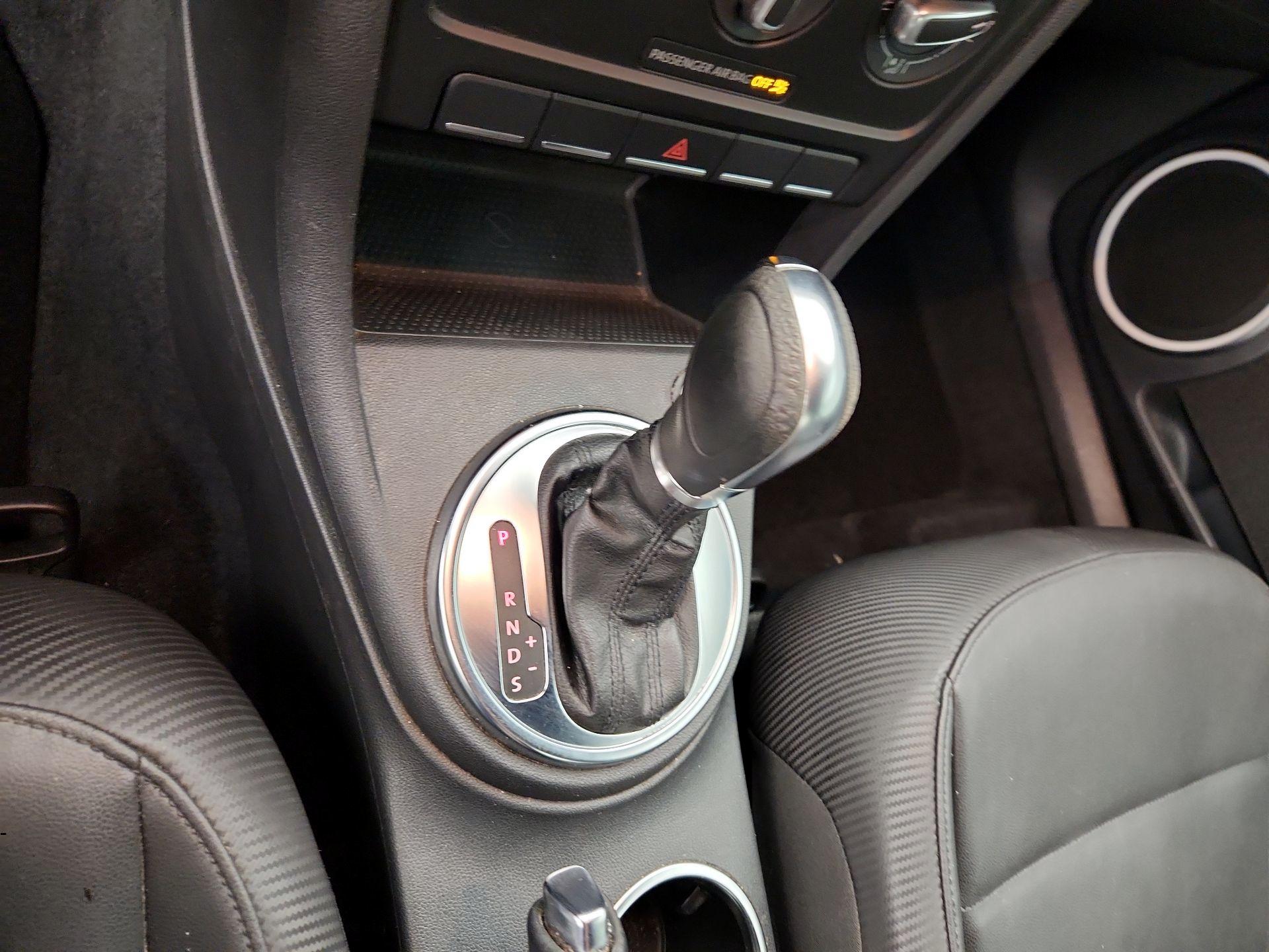 Thumbnail: 2014 Volkswagen Beetle - 16