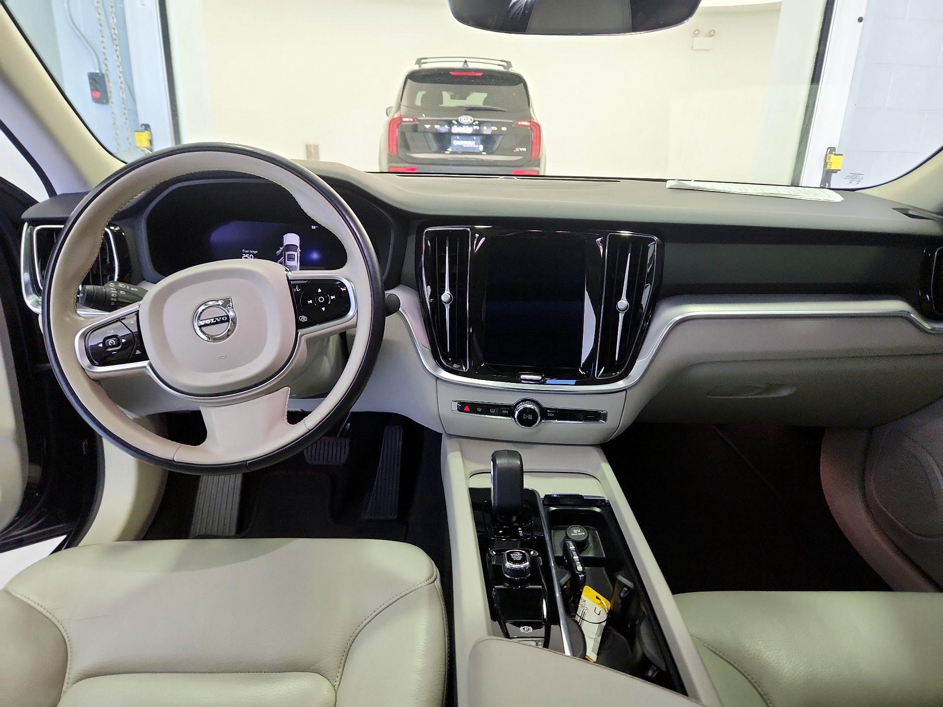 Thumbnail: 2024 Volvo S60 - 9