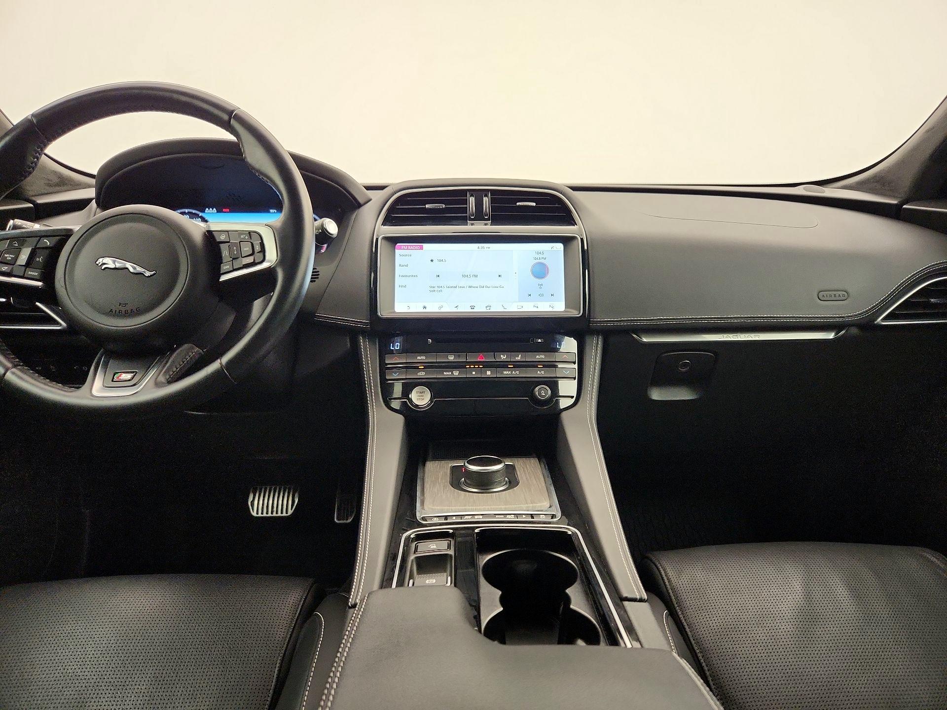 Thumbnail: 2019 Jaguar F-Pace - 9