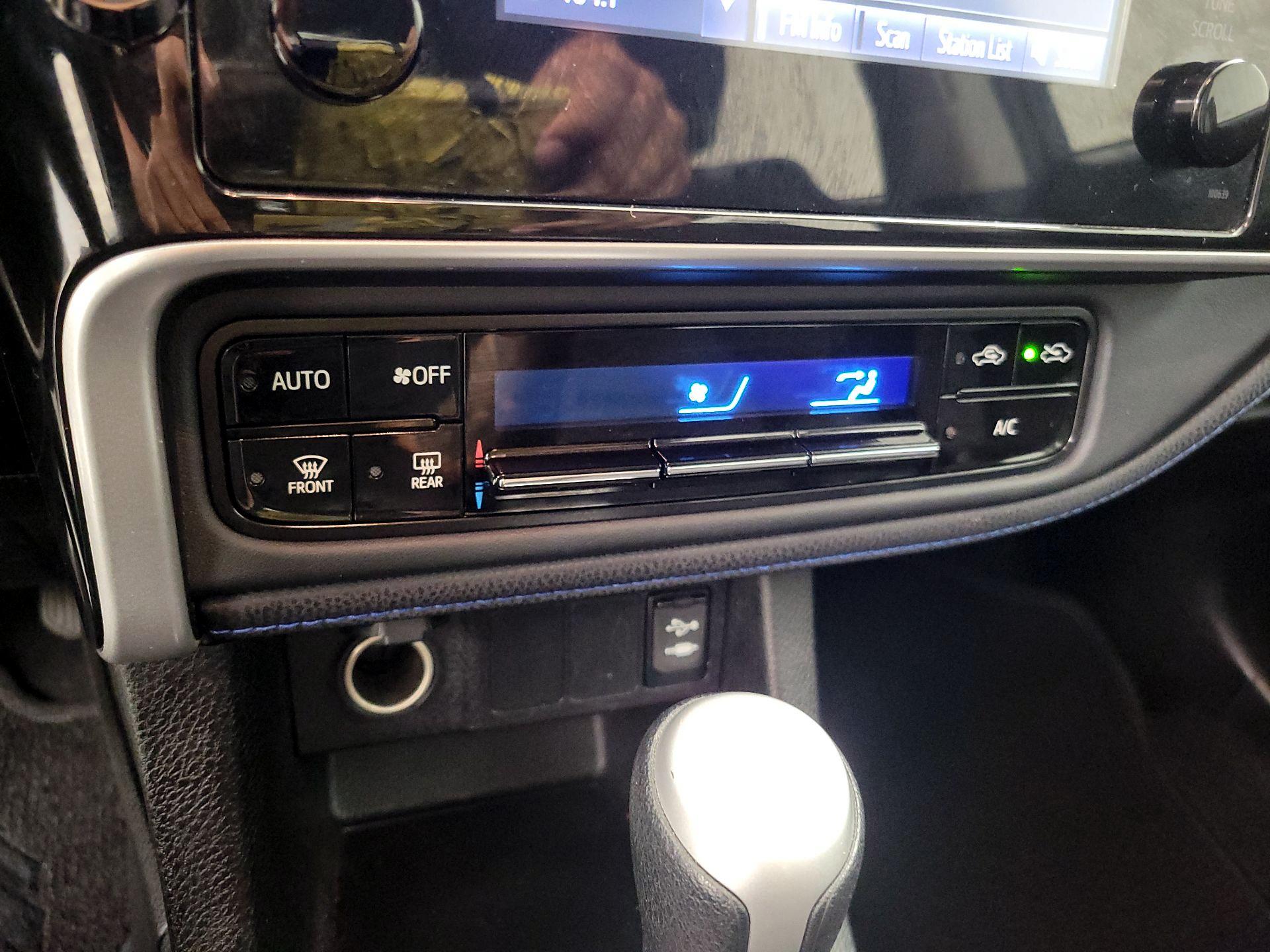 Thumbnail: 2018 Toyota Corolla - 16