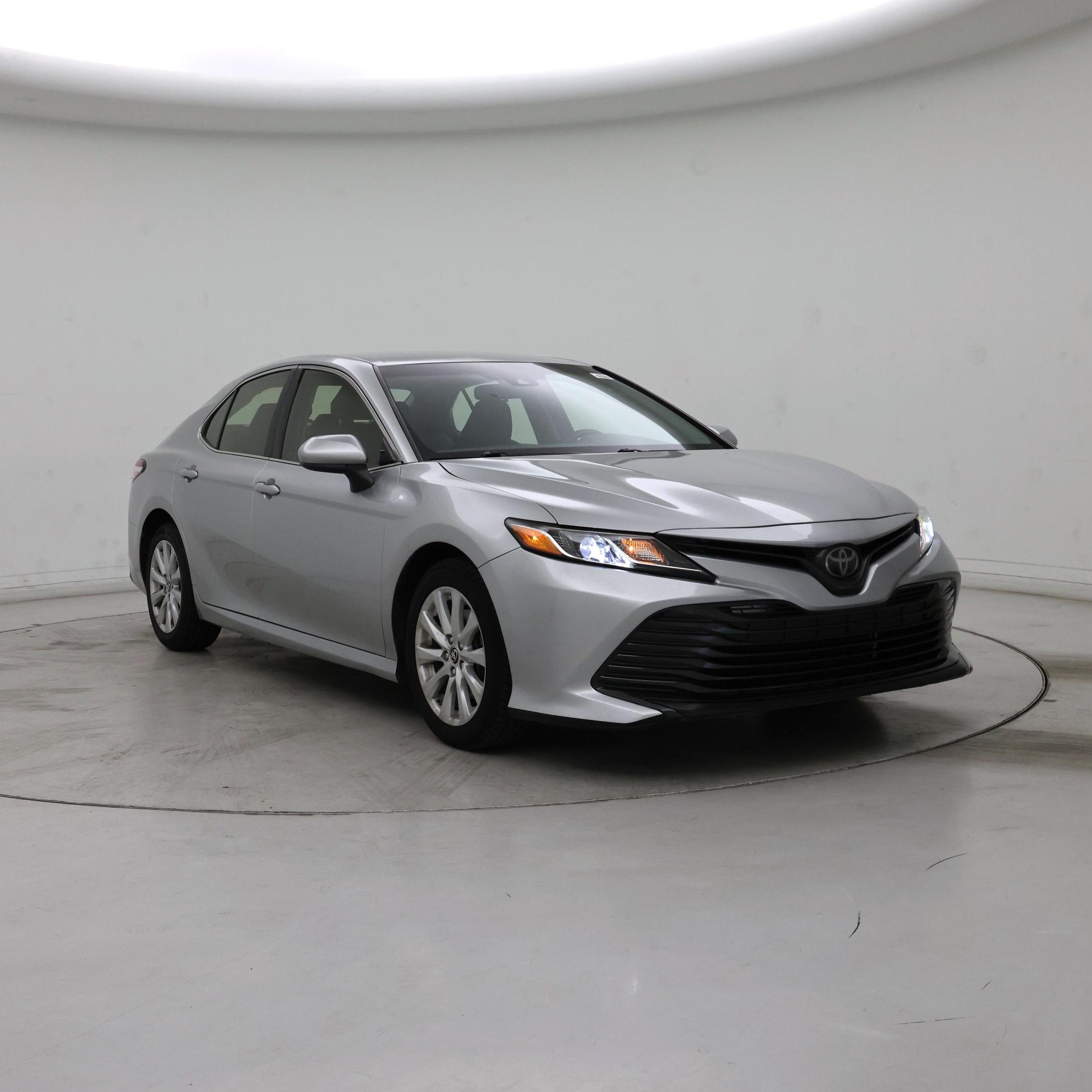 Silver 2018 Toyota Camry Sedan Front-Wheel Drive Automatic