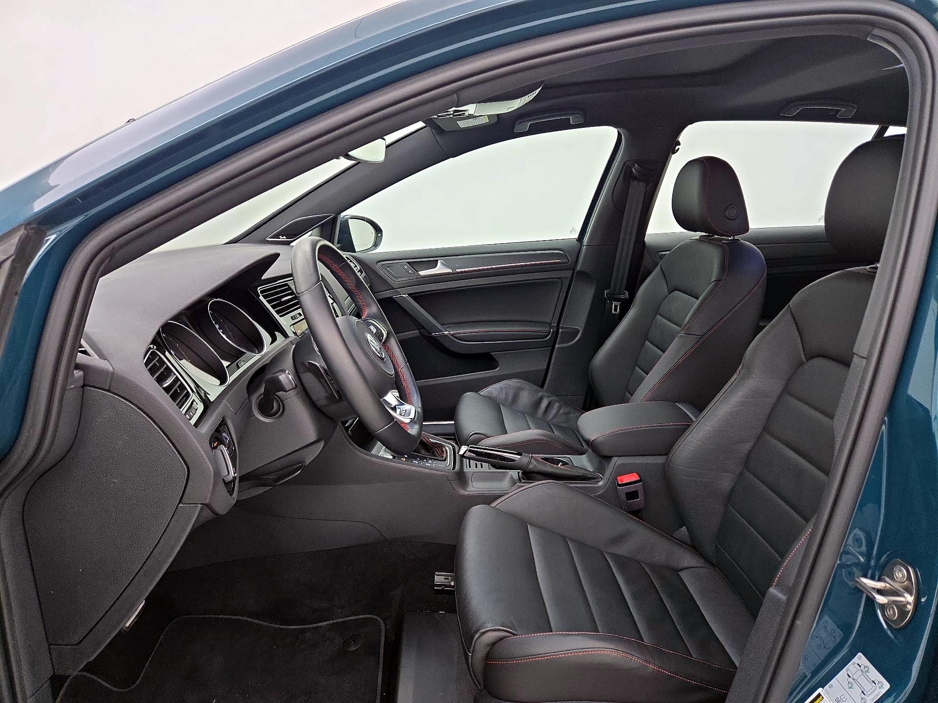 Thumbnail: 2019 Volkswagen Golf - 11