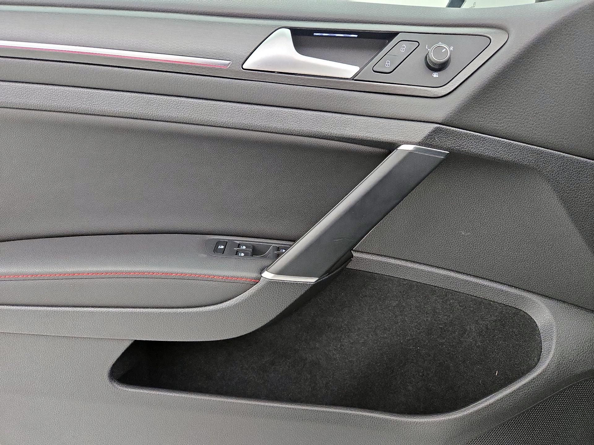 Thumbnail: 2019 Volkswagen Golf - 12