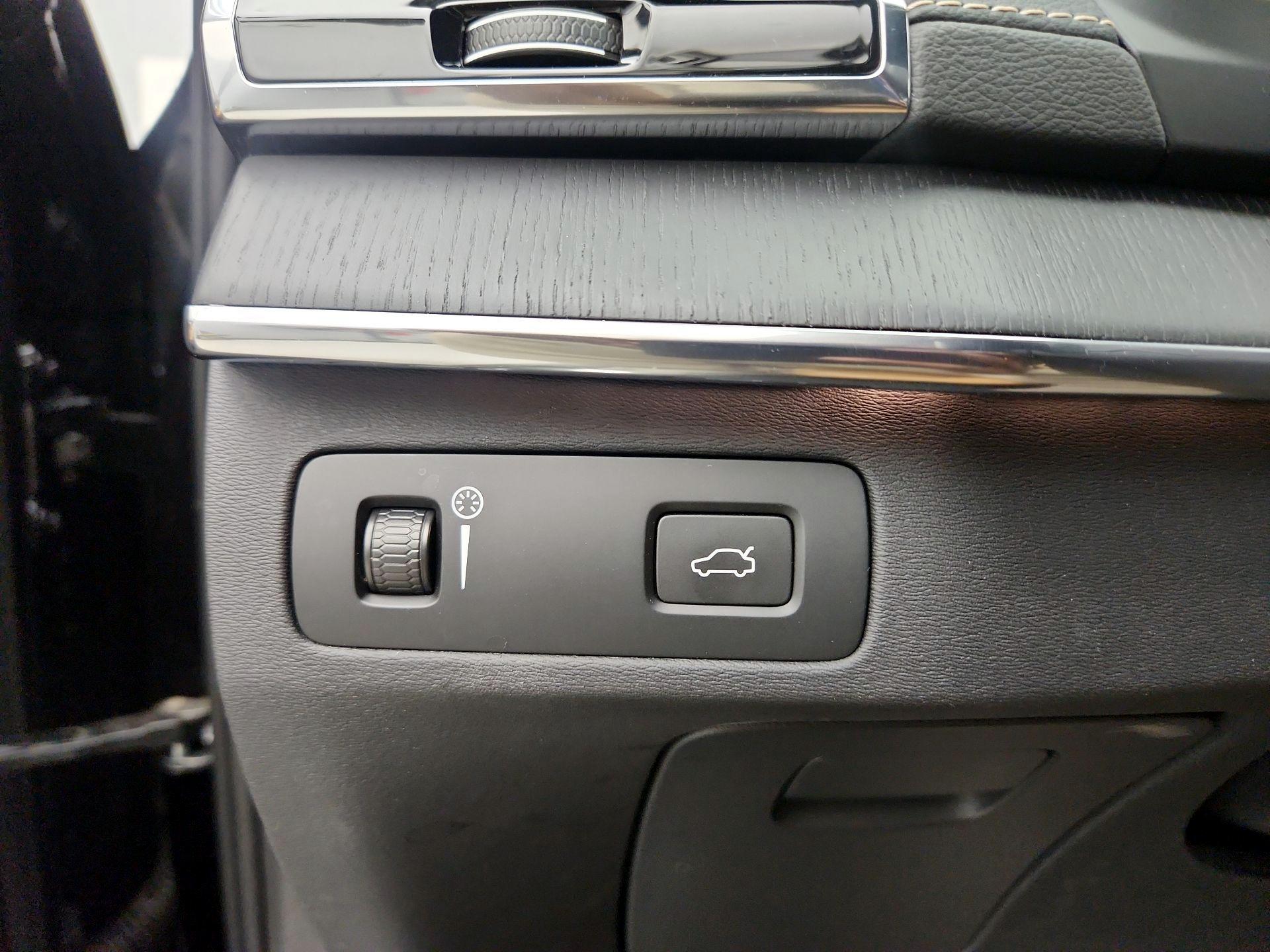 Thumbnail: 2021 Volvo XC90 - 13