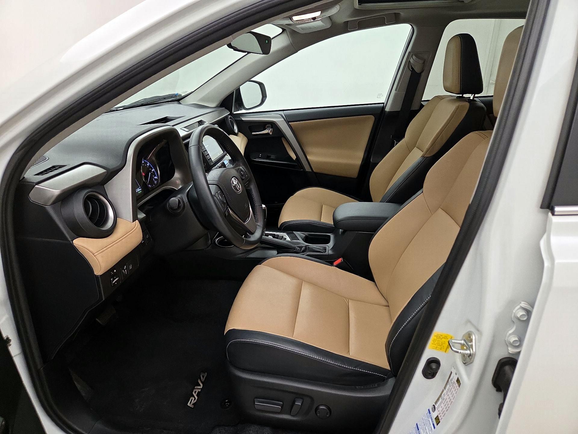 Thumbnail: 2016 Toyota RAV4 - 11