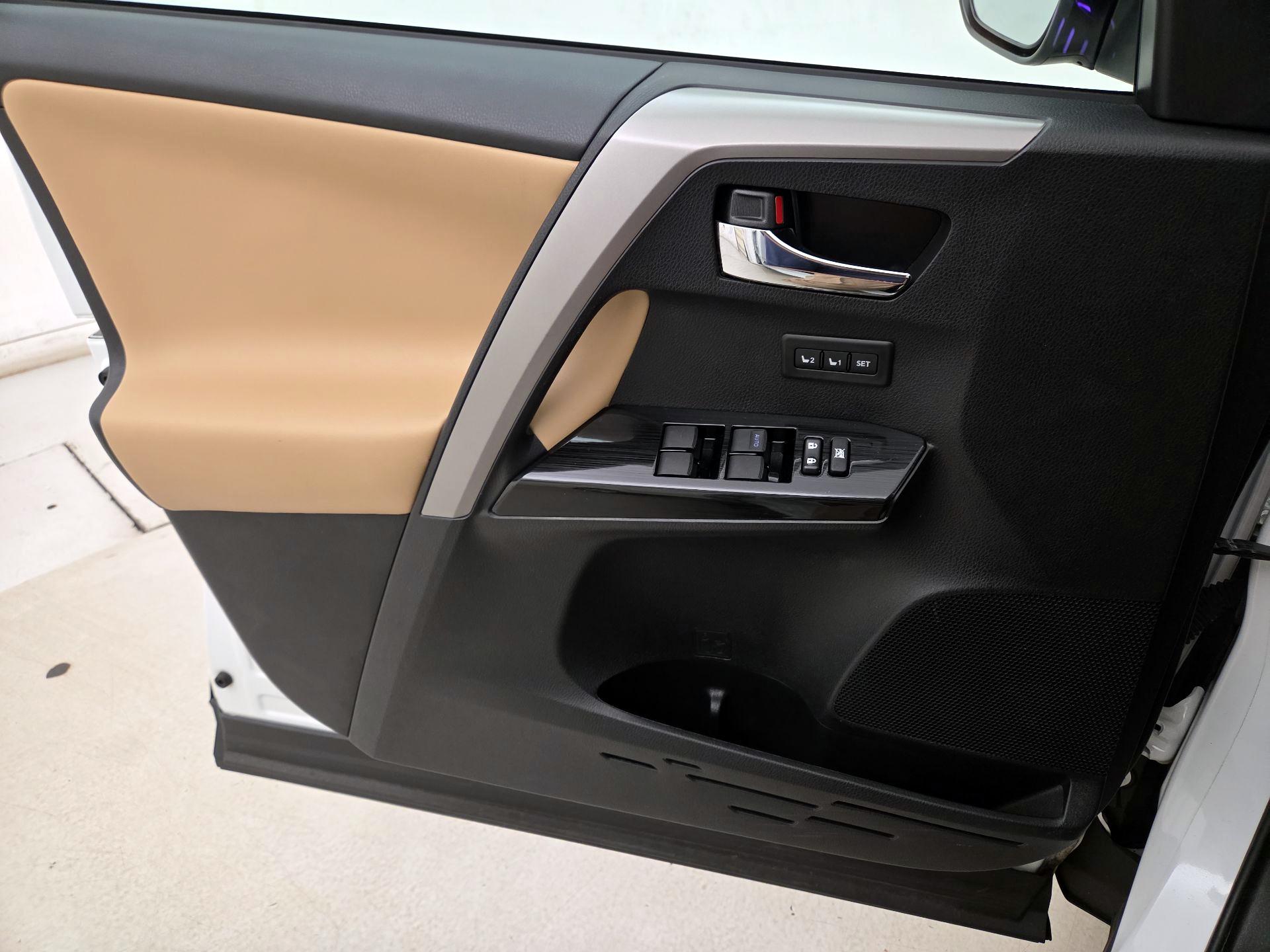 Thumbnail: 2016 Toyota RAV4 - 12