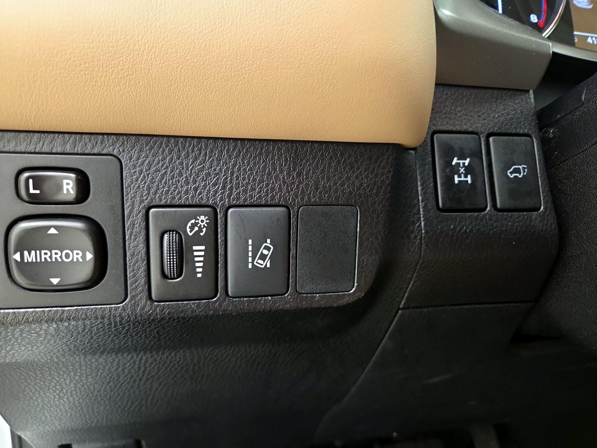 Thumbnail: 2016 Toyota RAV4 - 13