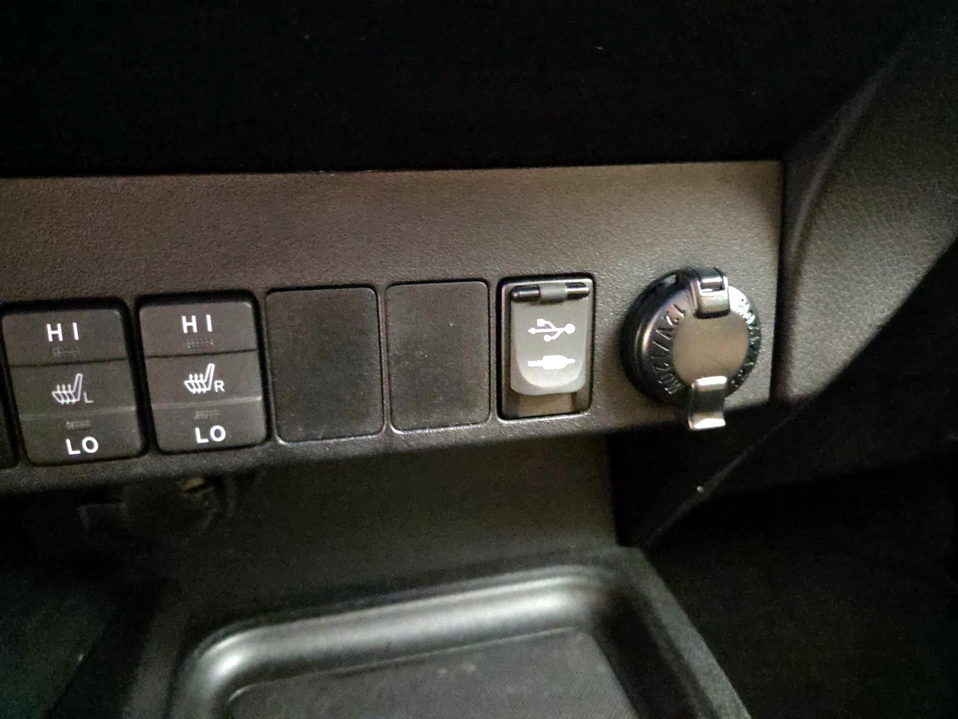 Thumbnail: 2016 Toyota RAV4 - 18