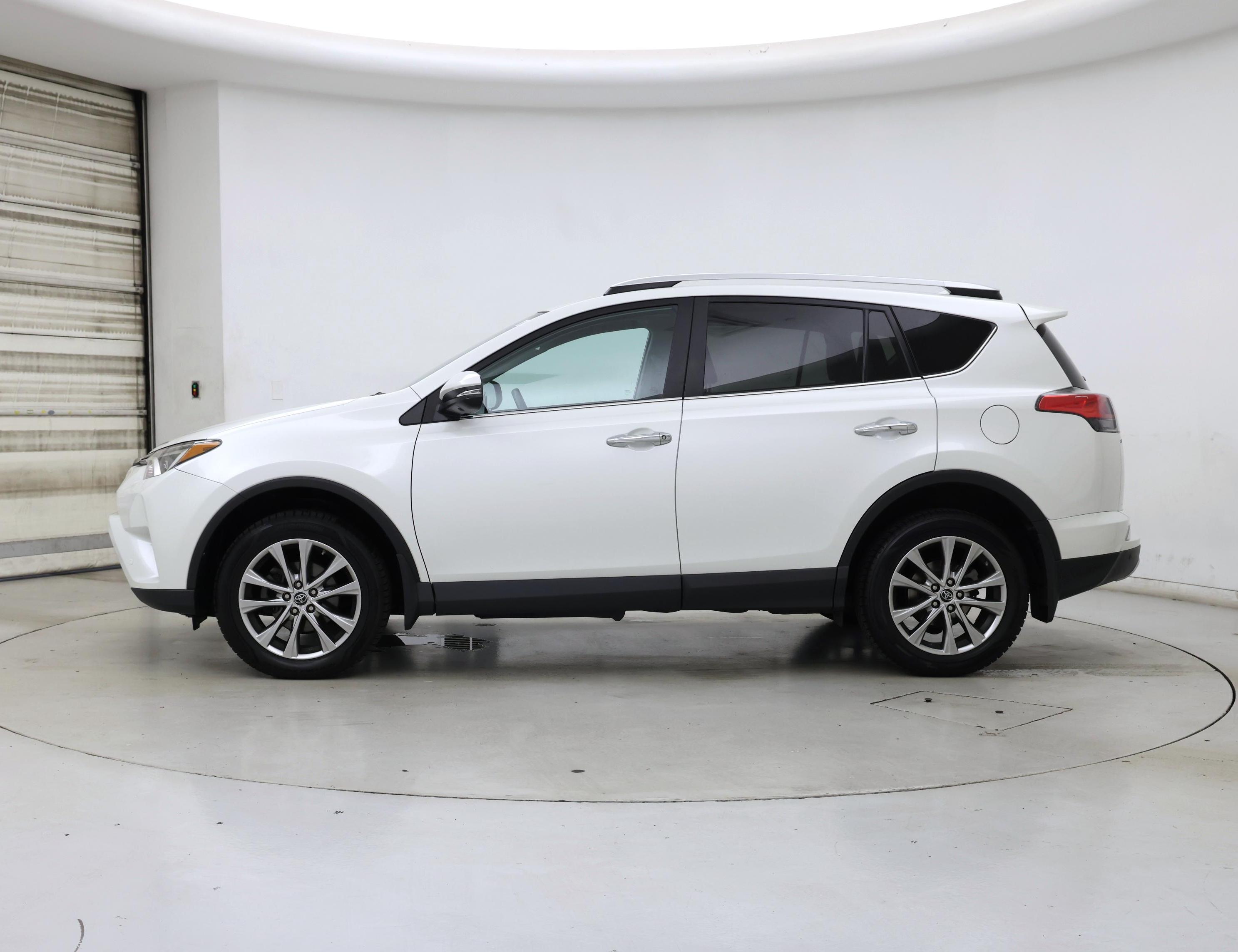 Thumbnail: 2016 Toyota RAV4 - 3