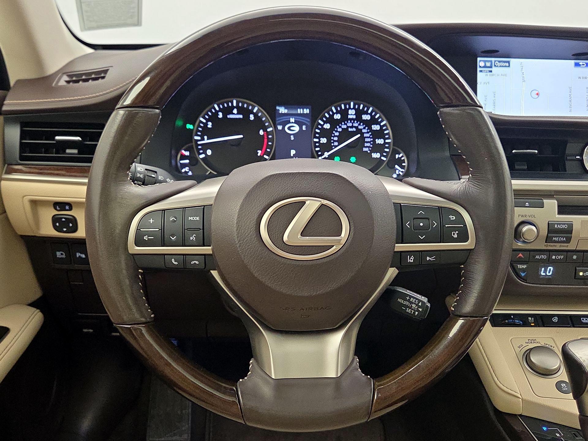 Thumbnail: 2016 Lexus ES - 10