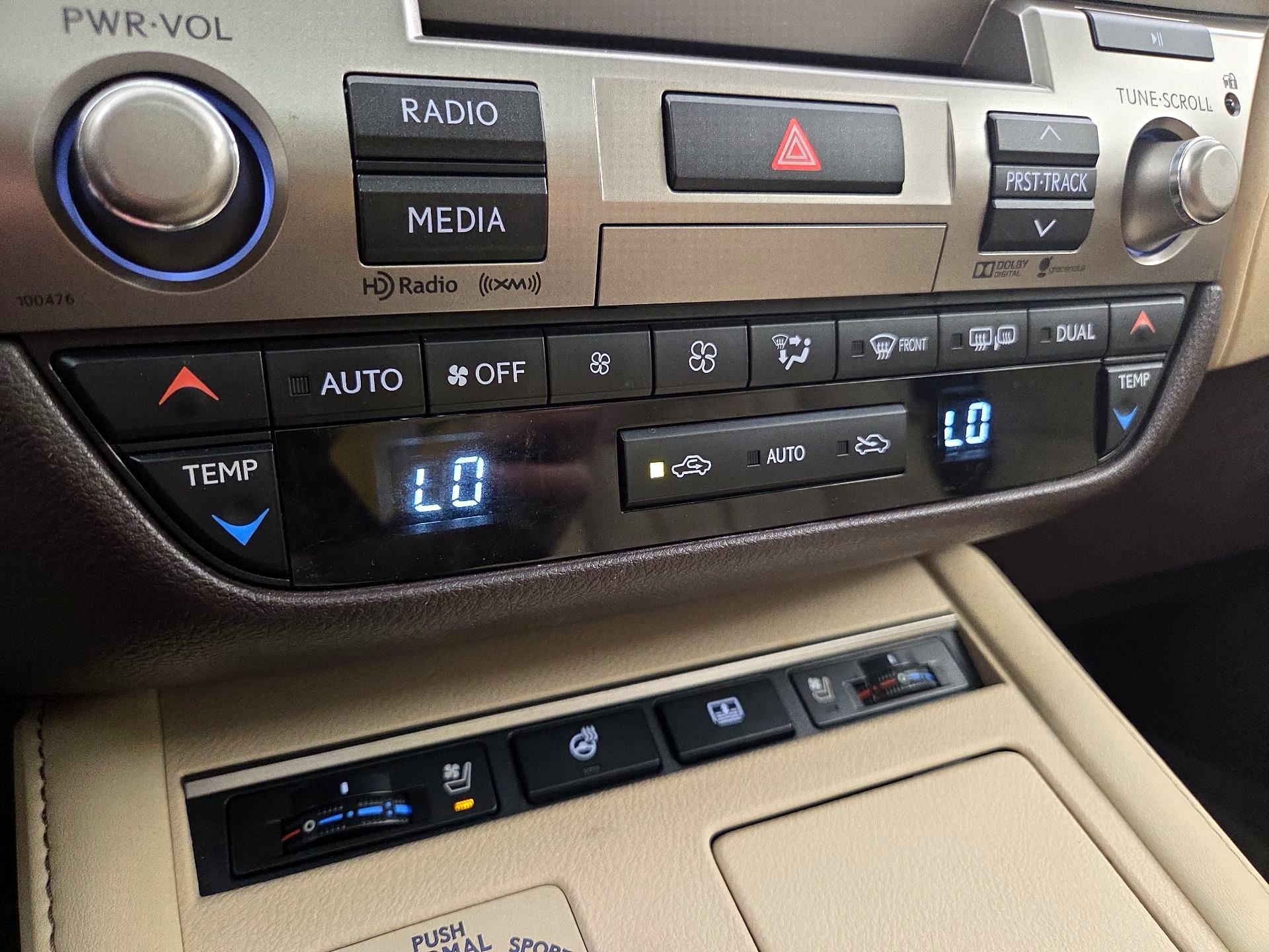 Thumbnail: 2016 Lexus ES - 17