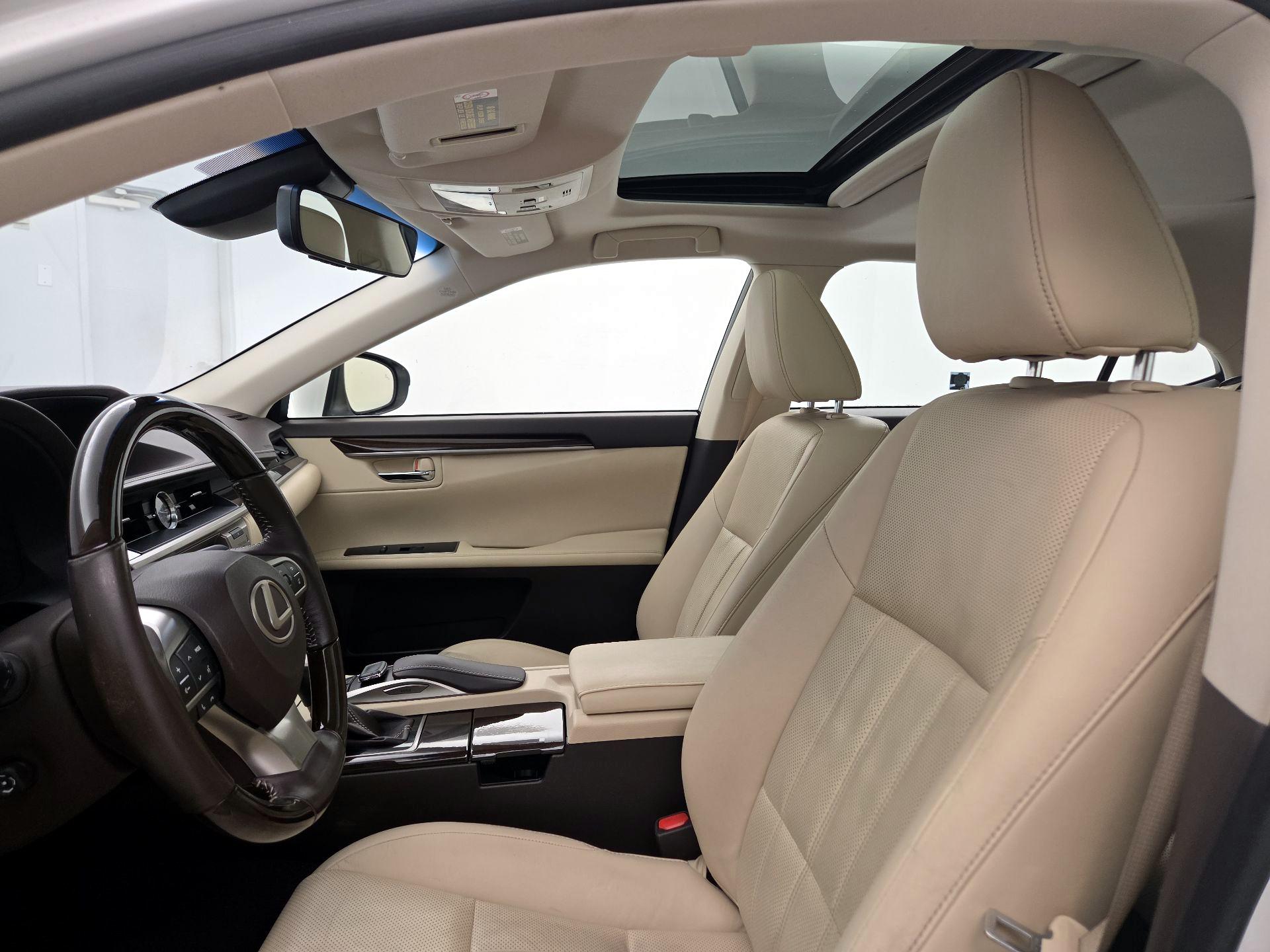 Thumbnail: 2016 Lexus ES - 20