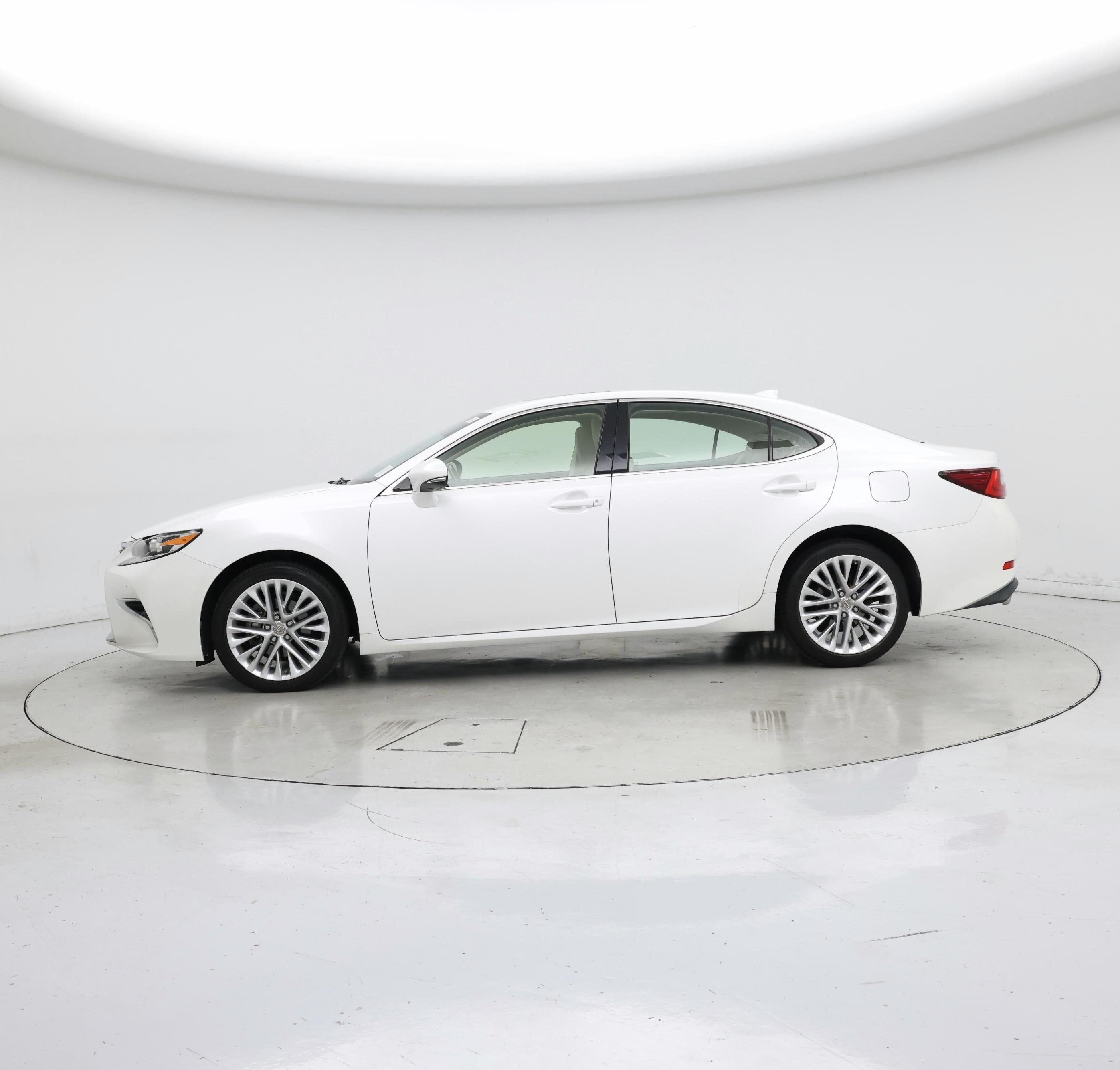Thumbnail: 2016 Lexus ES - 3