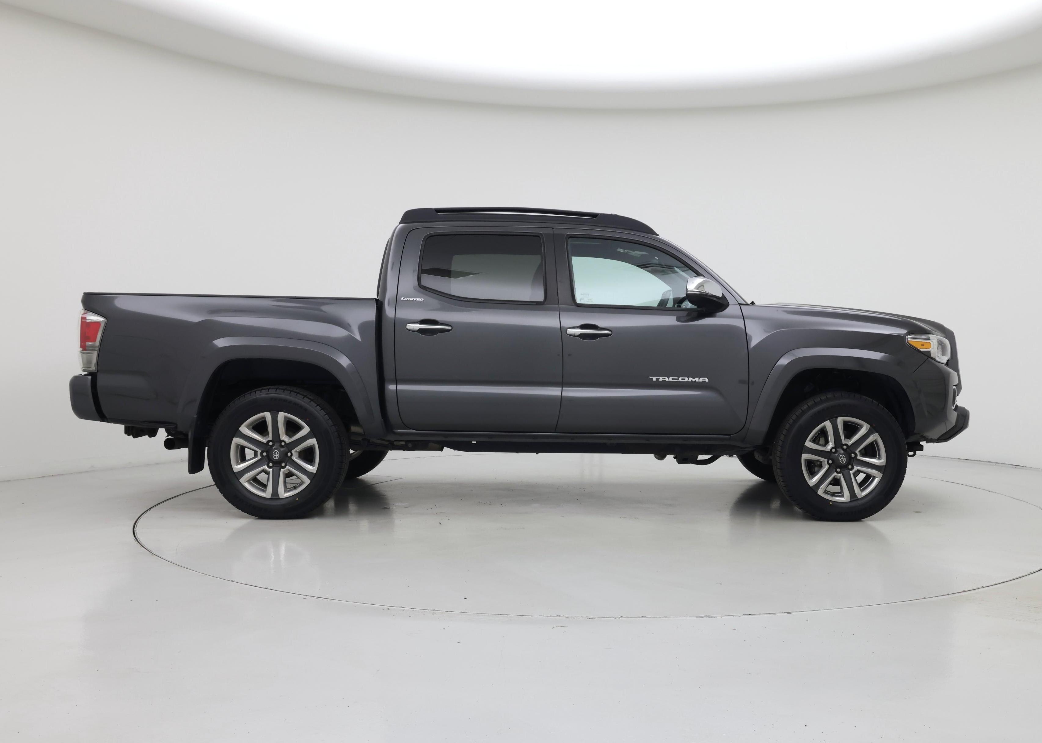 Thumbnail: 2017 Toyota Tacoma - 7