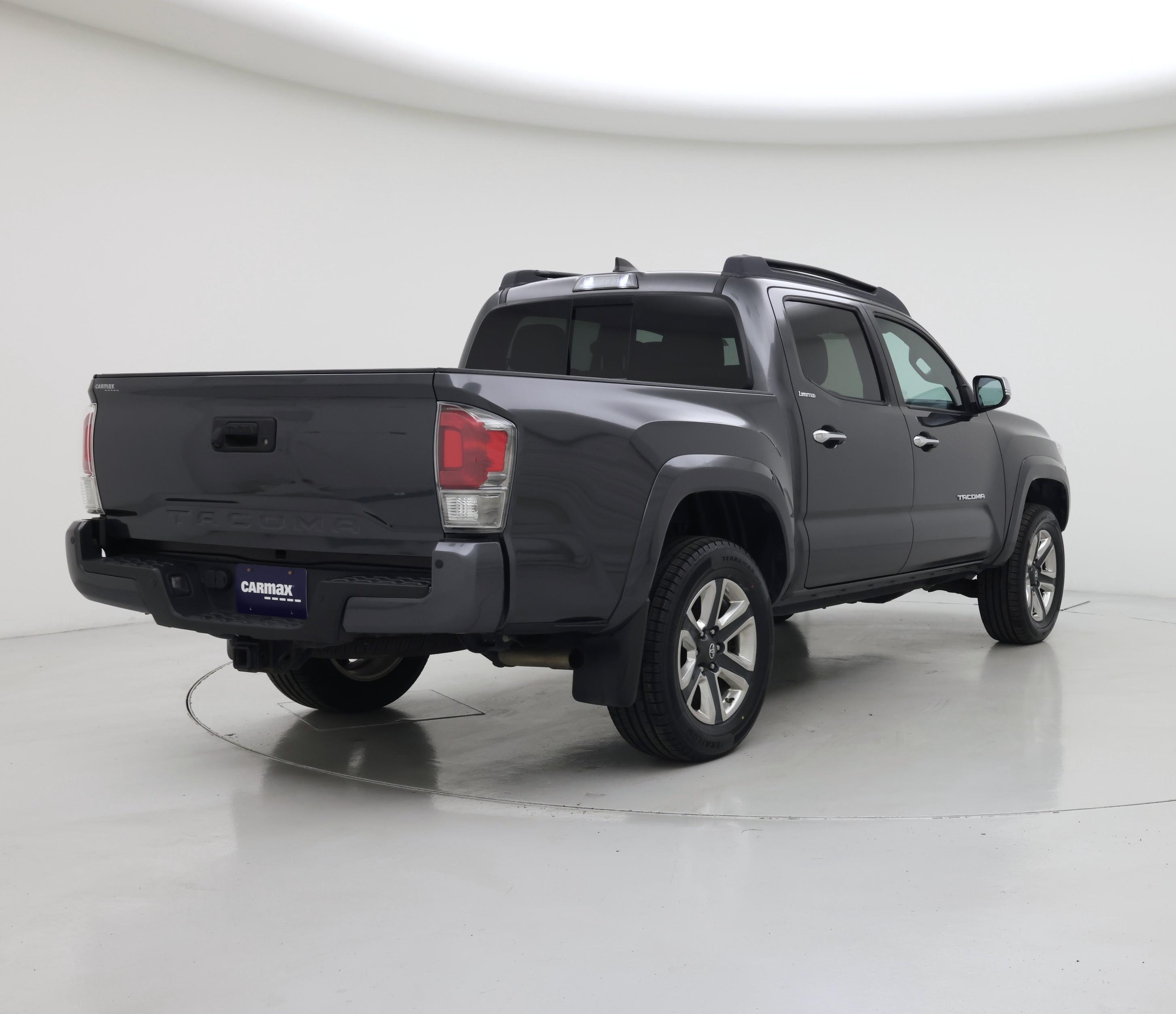 Thumbnail: 2017 Toyota Tacoma - 8