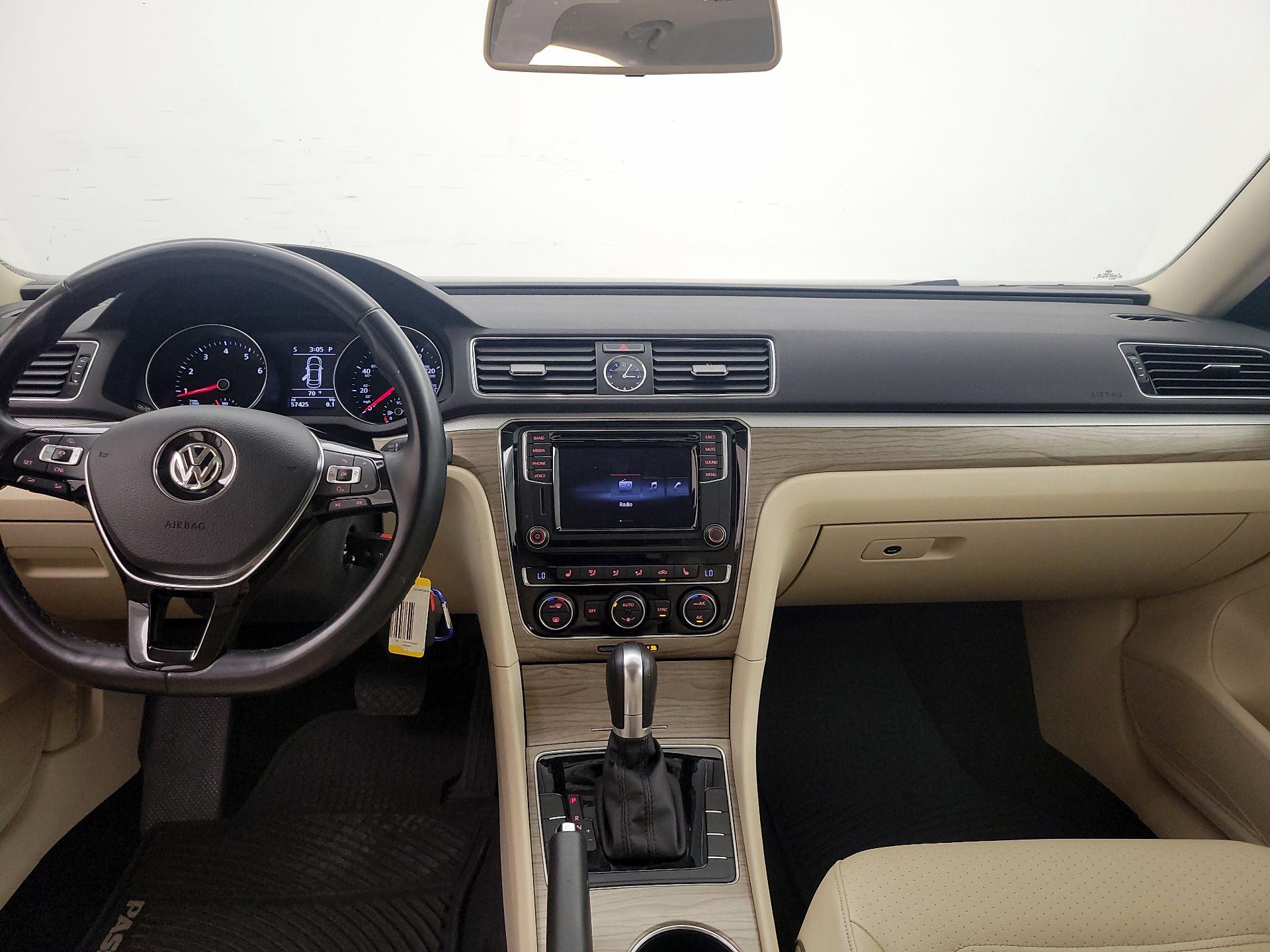 Thumbnail: 2016 Volkswagen Passat - 9