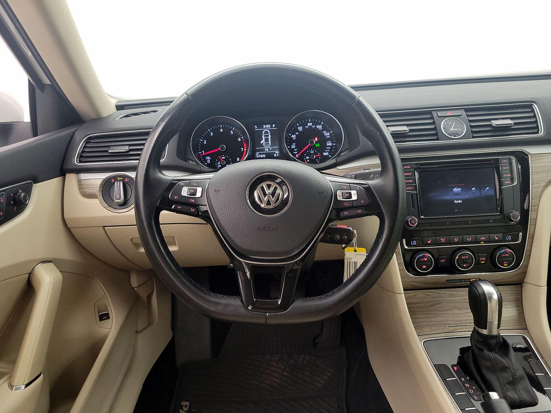 Thumbnail: 2016 Volkswagen Passat - 10