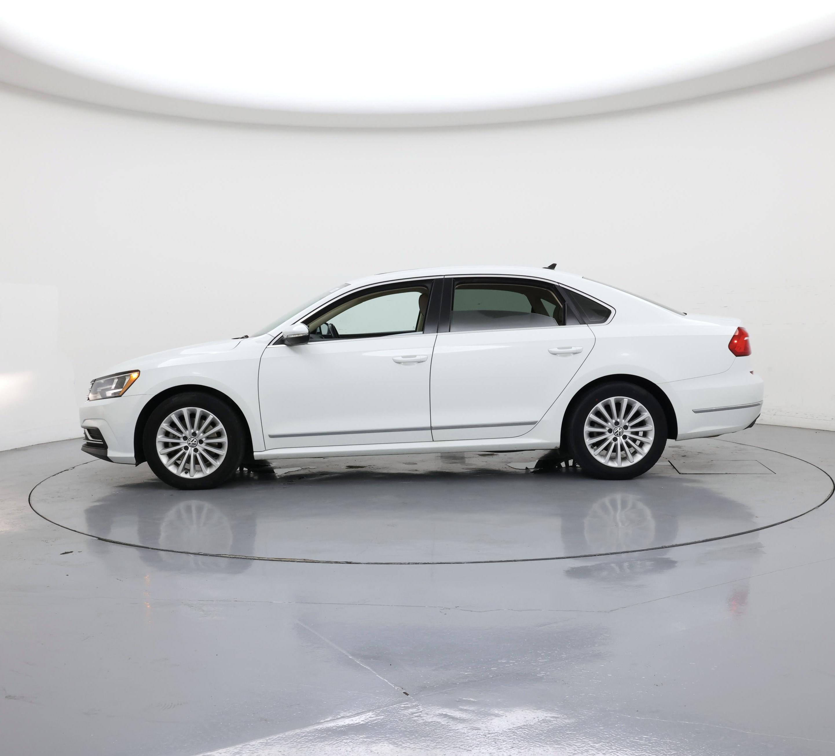 Thumbnail: 2016 Volkswagen Passat - 3