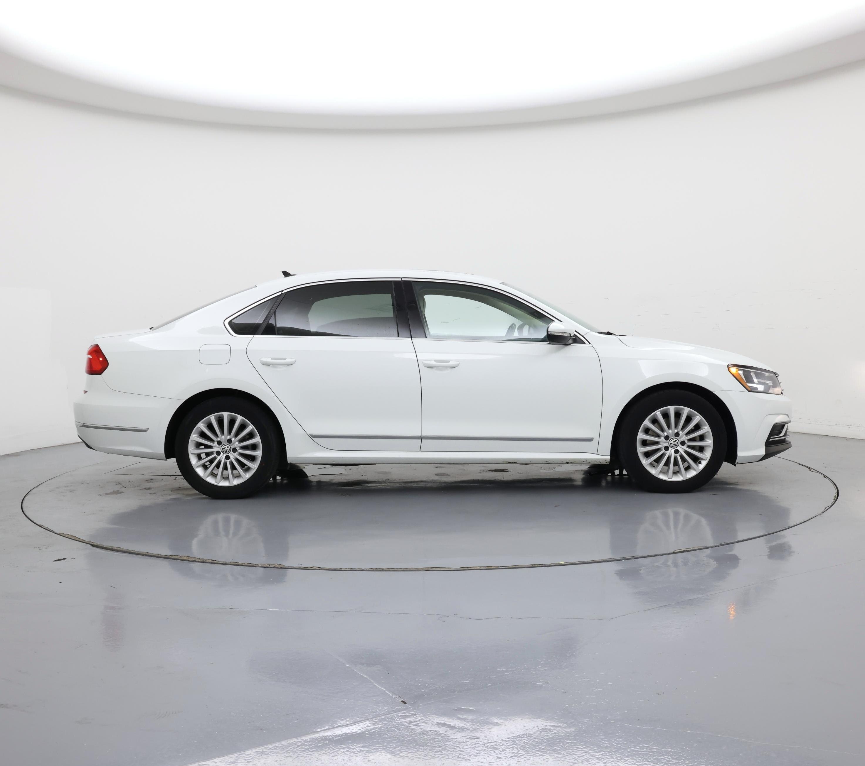 Thumbnail: 2016 Volkswagen Passat - 7