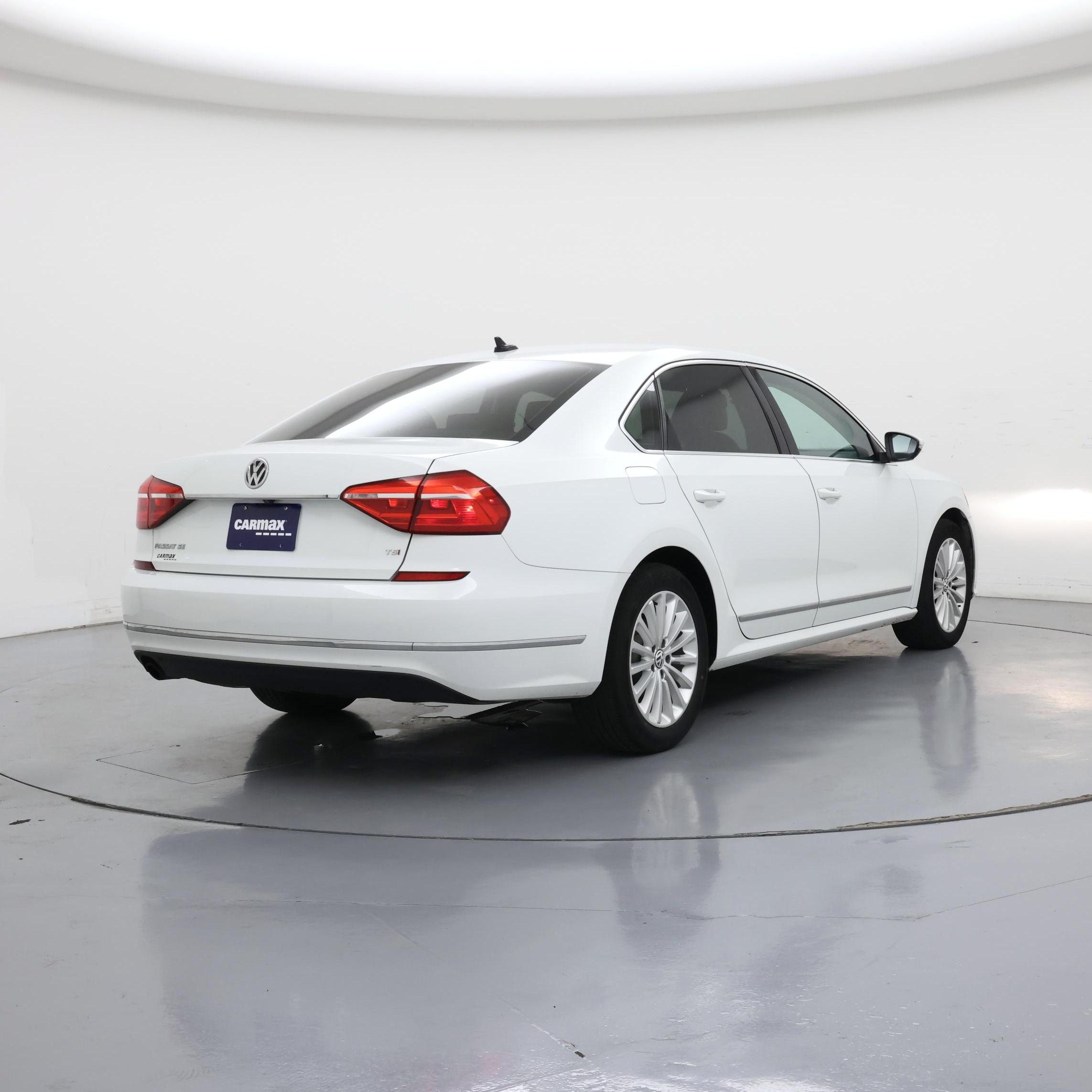 Thumbnail: 2016 Volkswagen Passat - 8